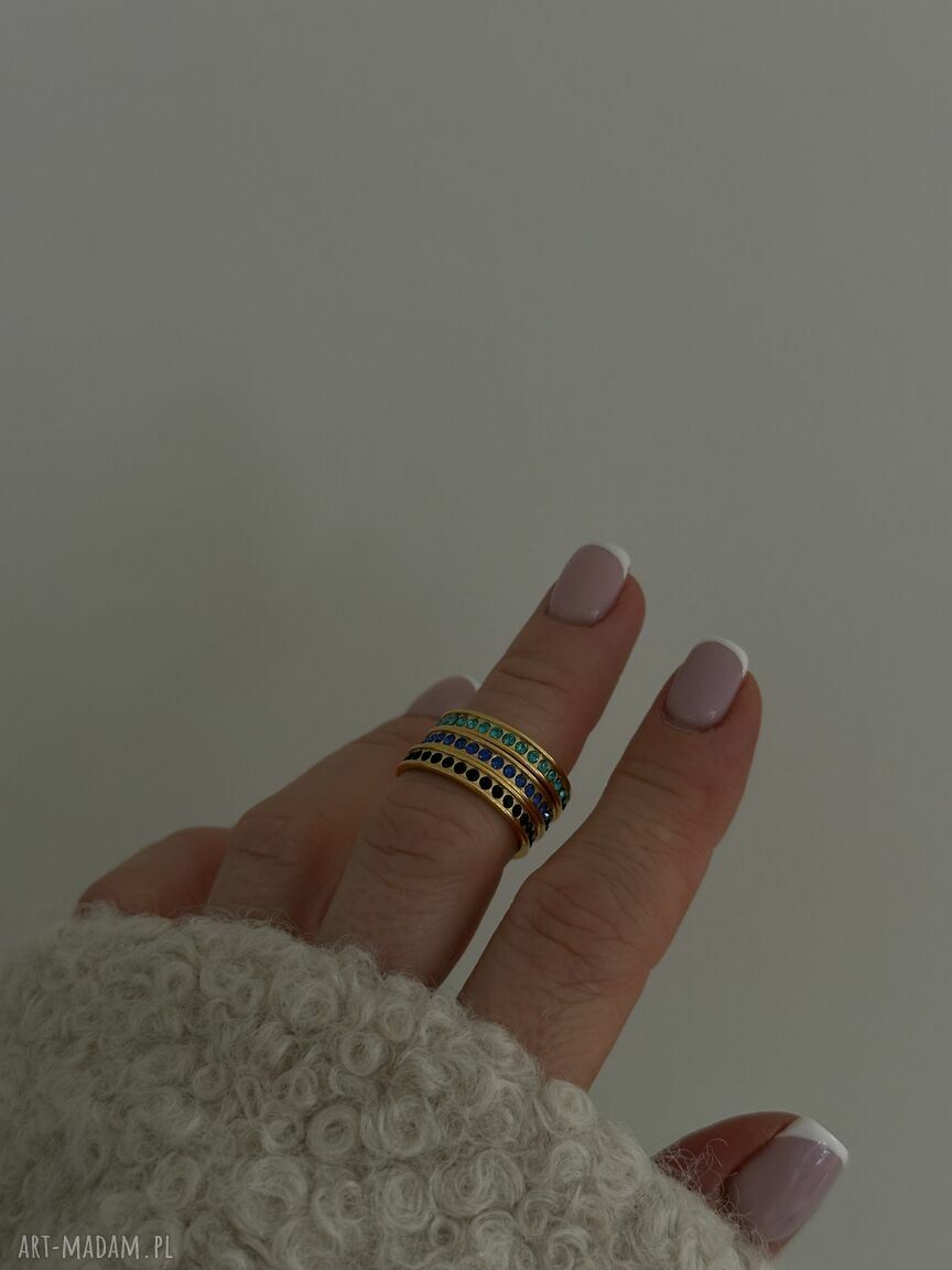 obrączki: Obrączka z różowego złota z szafirowymi kryształami Preciosa r. 16 Ręcznie