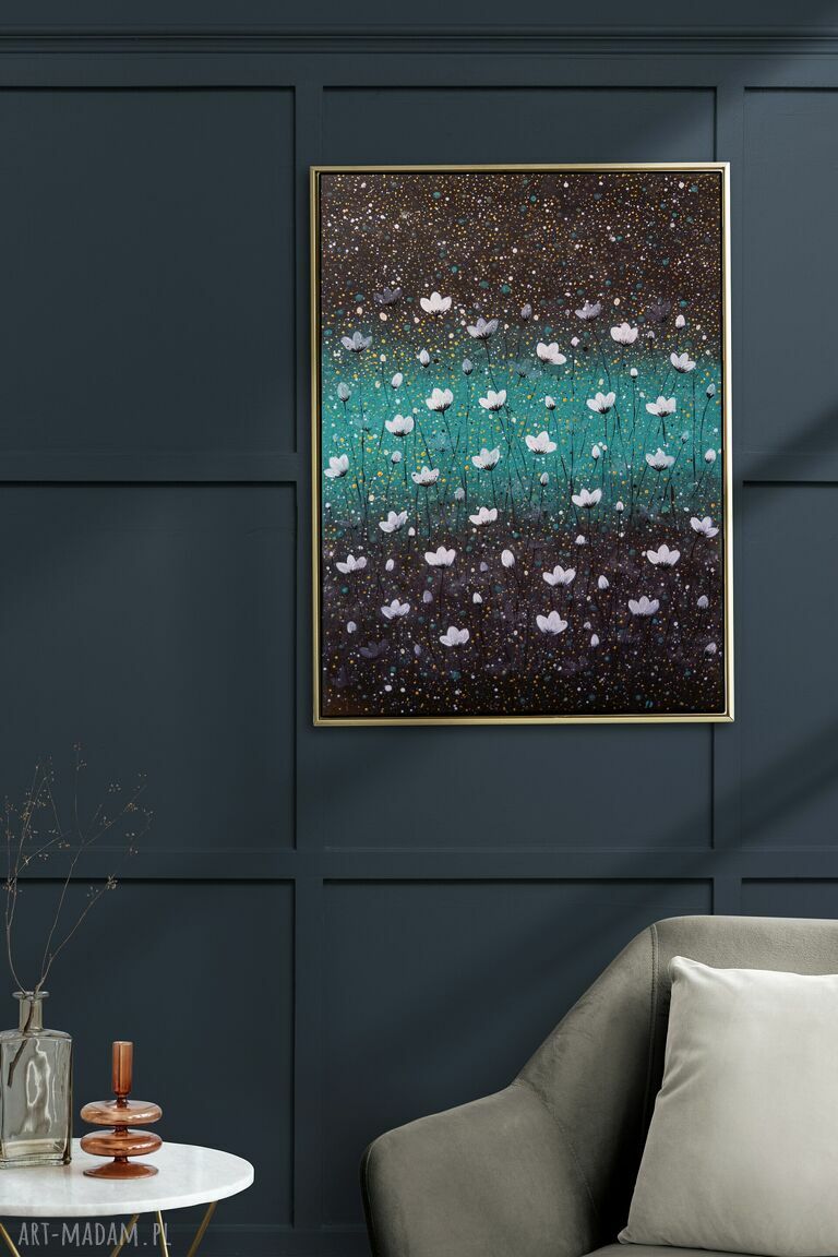 Obraz 50x70 cm - białe kwiaty na turkusowym tle (abstrakcja ze złotą farbą)