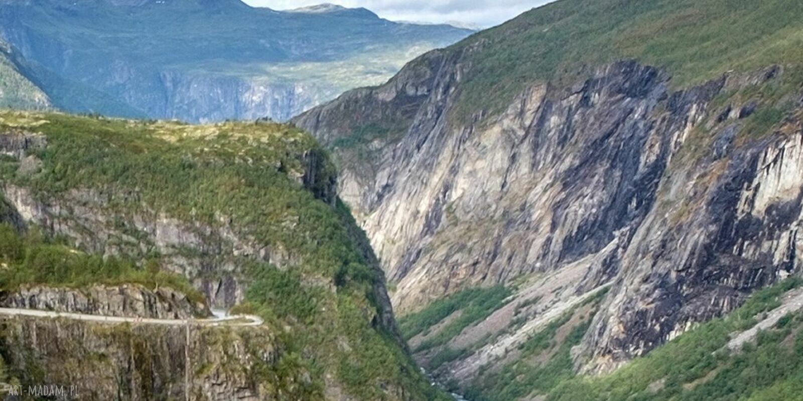 Obraz na płótnie Wodospad Vøringsfossen - pejzaż Norwegii 120x80 cm