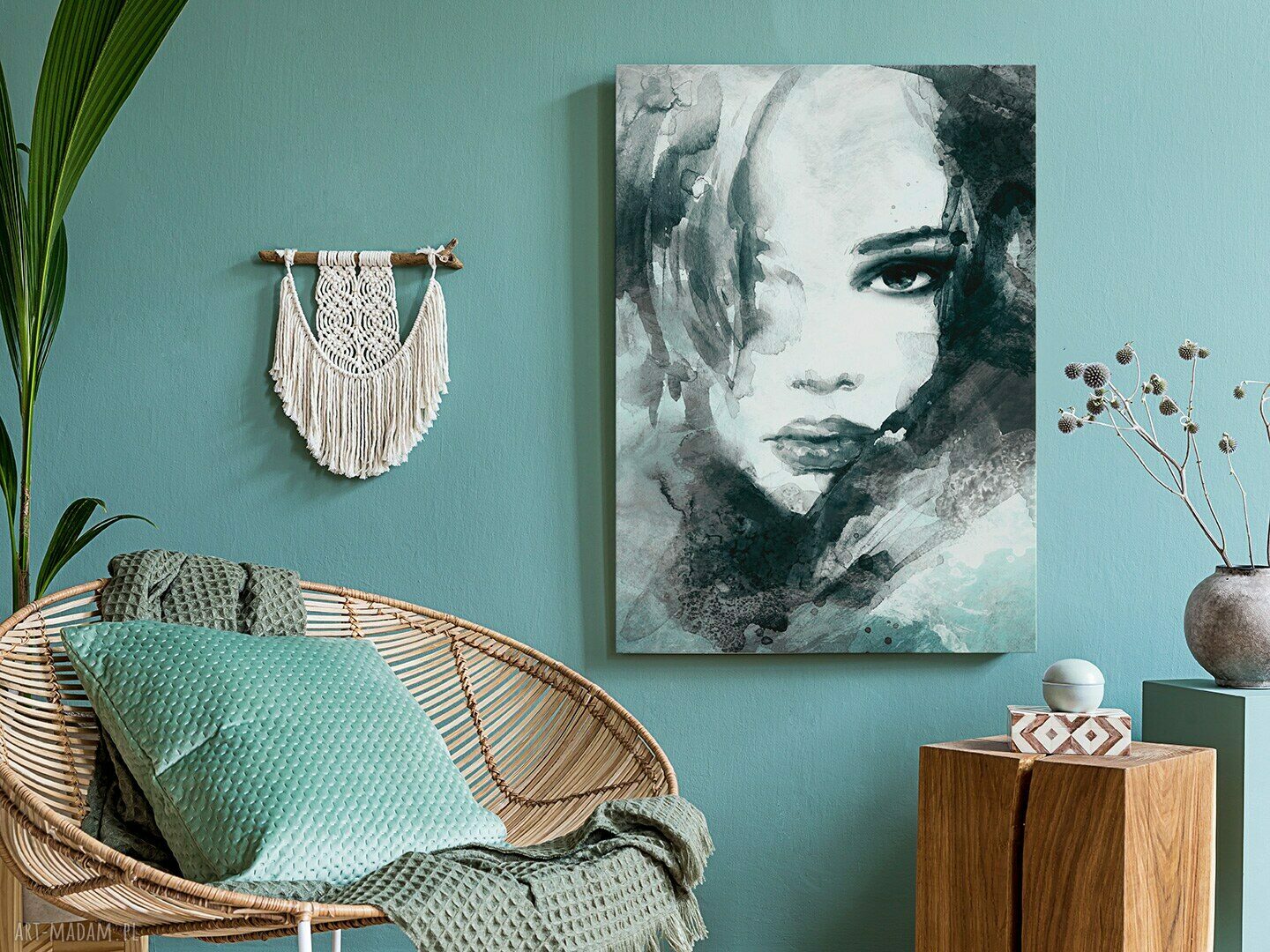 Obraz na płótnie - portret kobiety turkus w pionie 50x70 cm