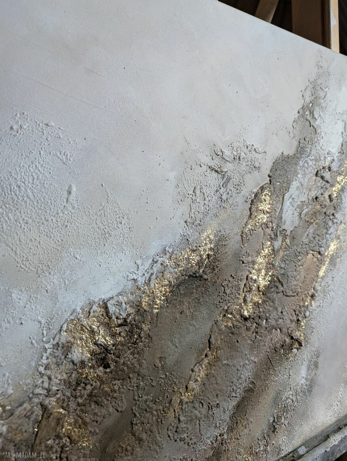 Obraz strukturalny „Złote Przestrzenie” - abstrakcja 50x70 cm na płótnie