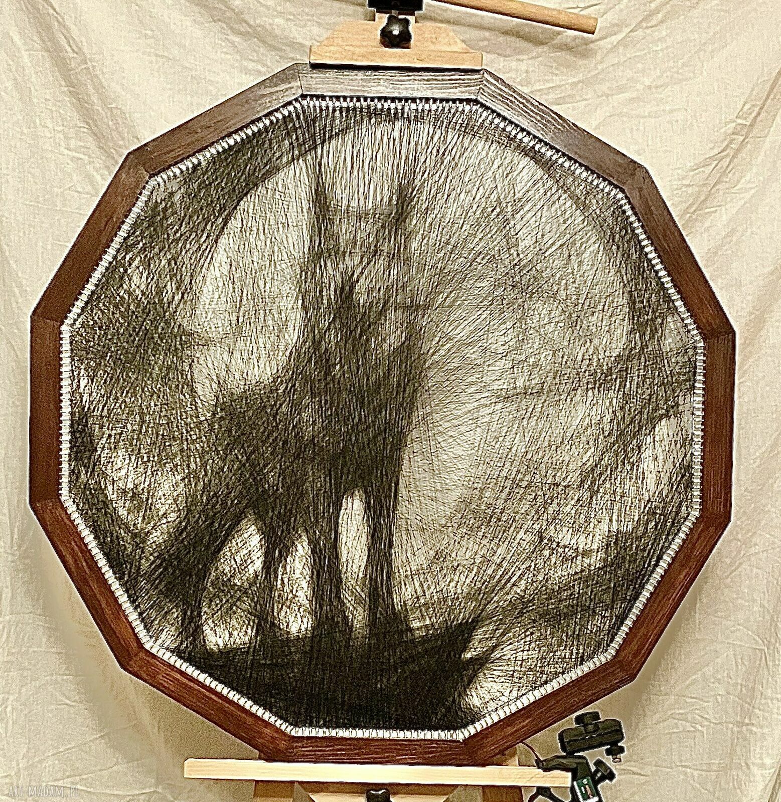 Obraz z nici stringart: Wilk na tle księżyca (84x84 cm)