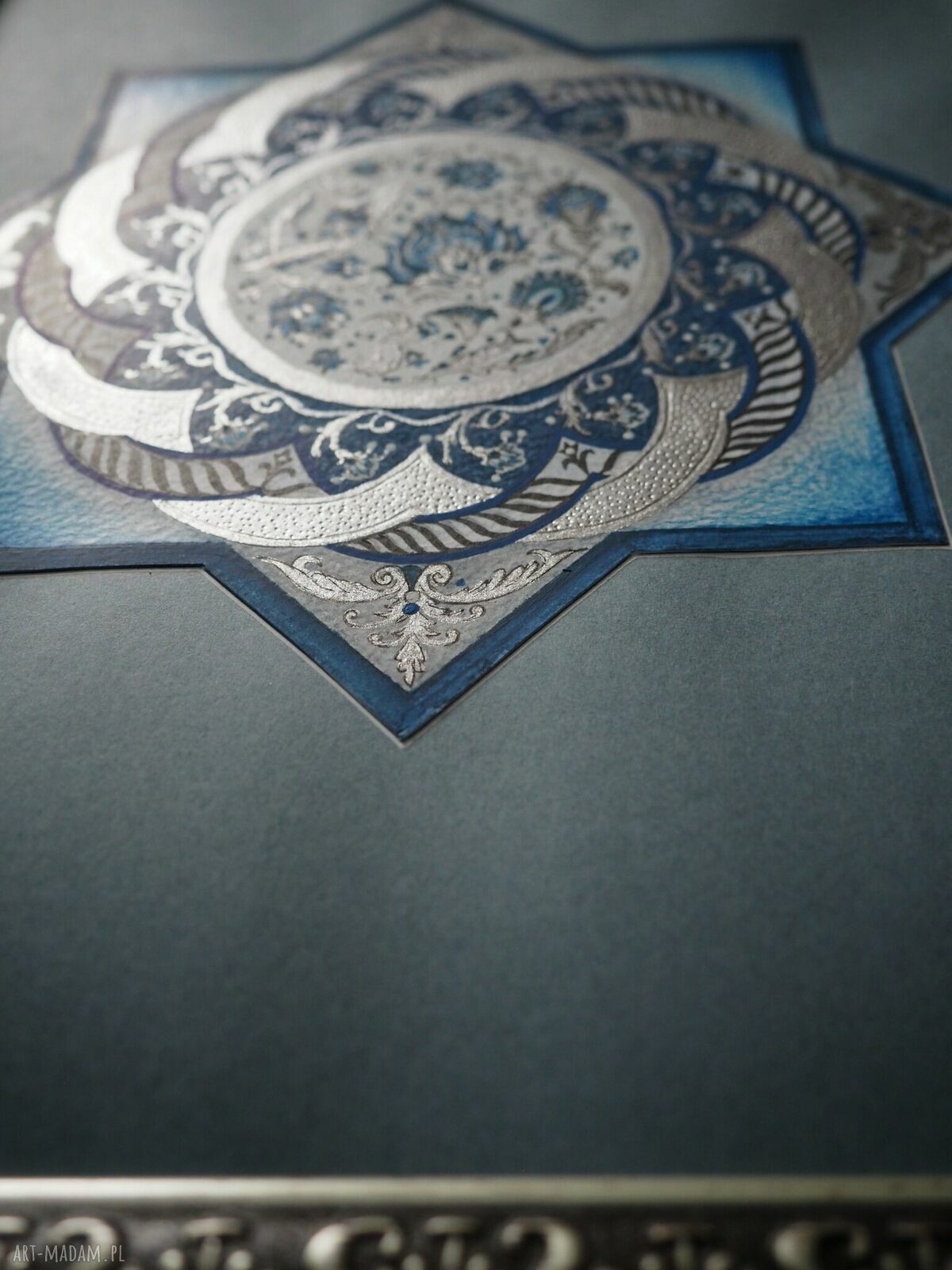Mandala Srebrna - ręcznie malowana grafika w ozdobnej ramie 21x30 cm