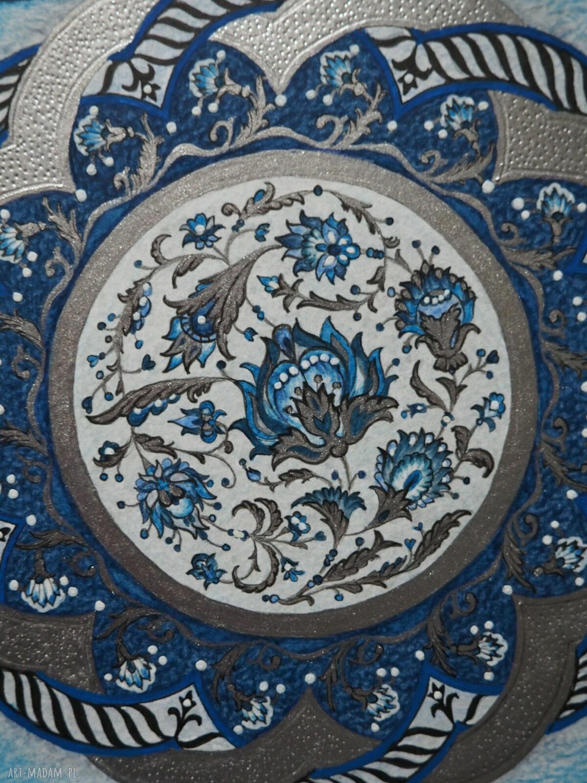 Mandala Srebrna - ręcznie malowana grafika w ozdobnej ramie 21x30 cm