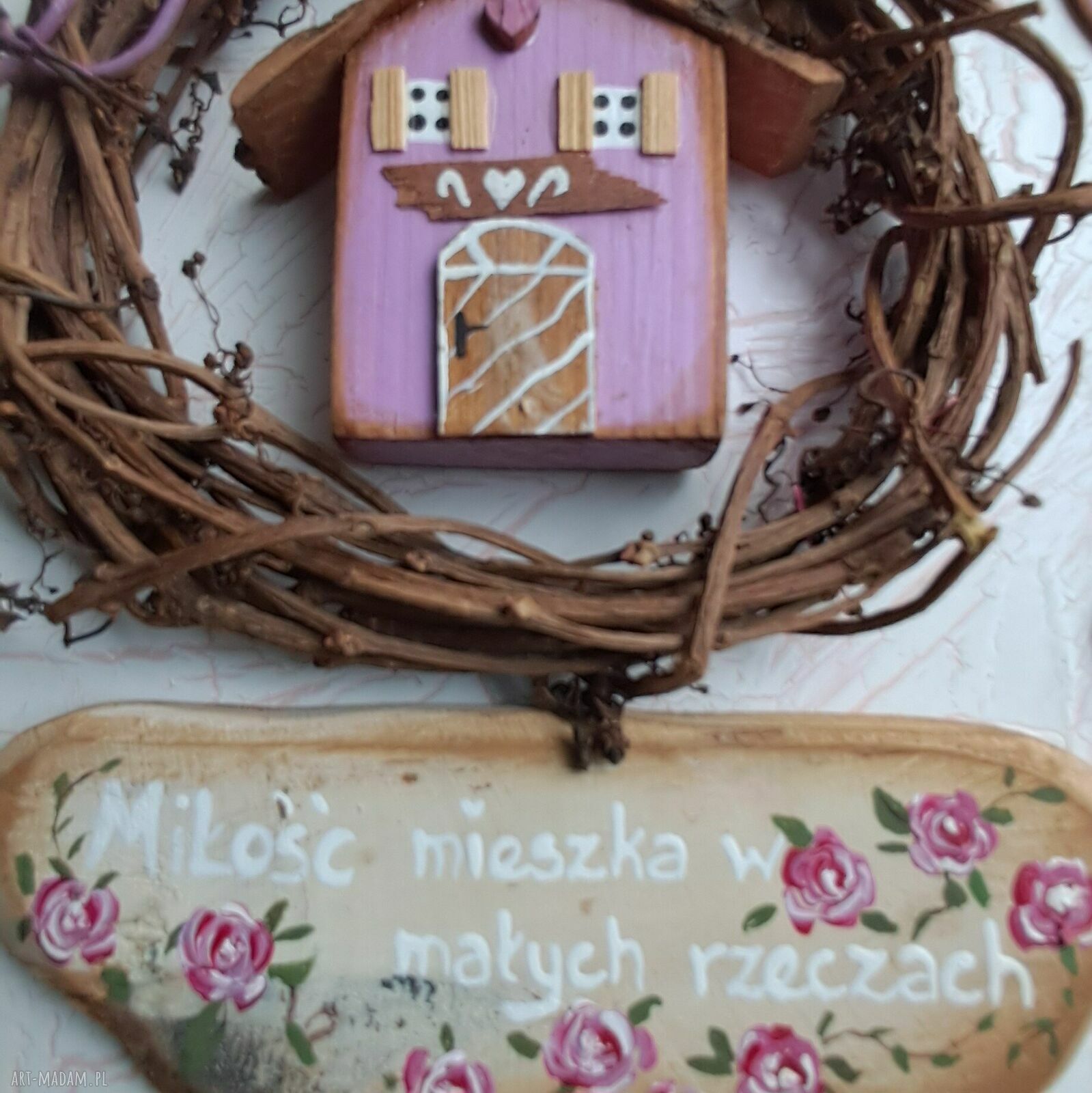 Obrazek pełen miłości z wieszaczkami - ręcznie malowany domek 20x20 cm