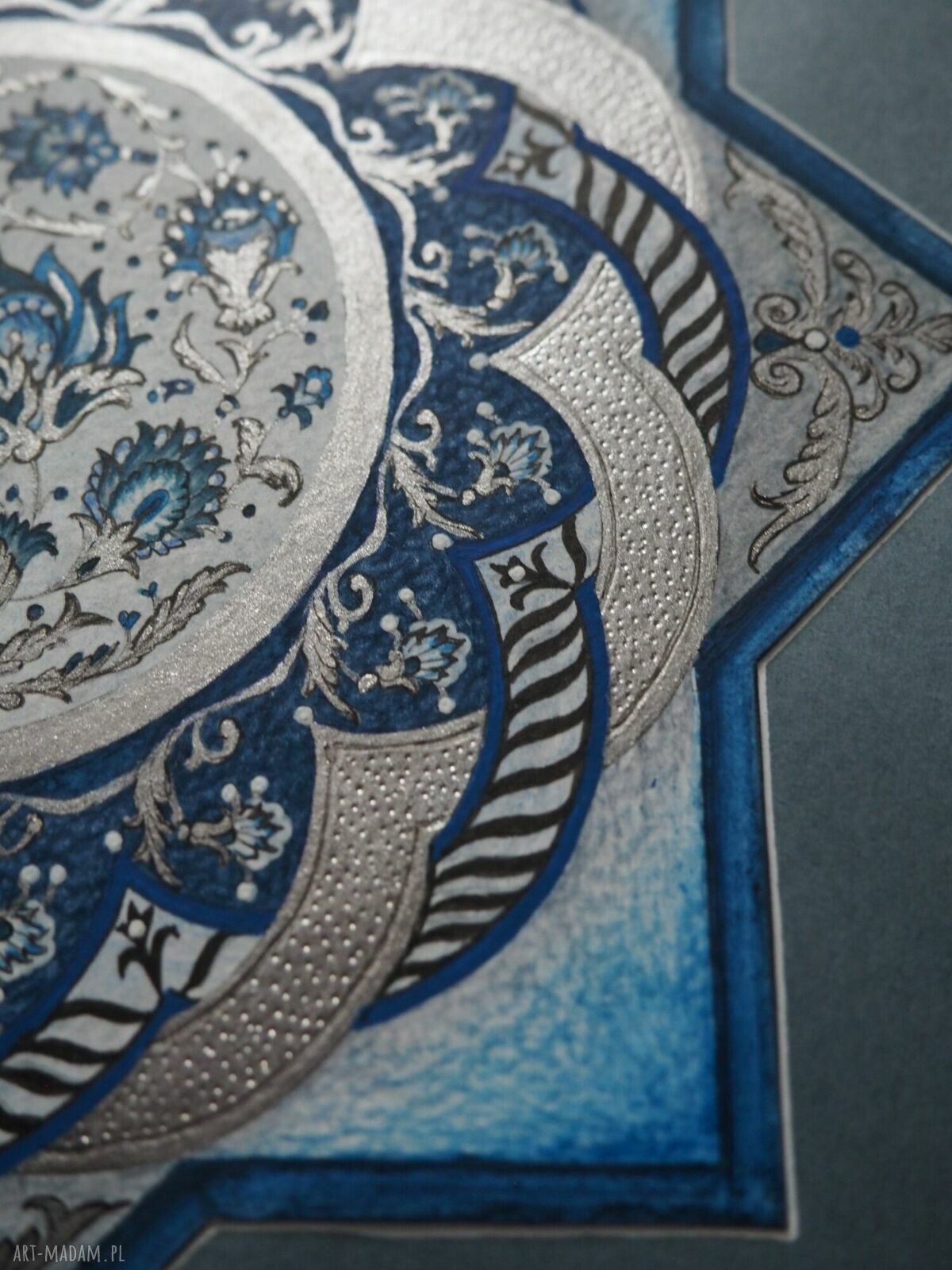 Mandala Srebrna - ręcznie malowana grafika w ozdobnej ramie 21x30 cm