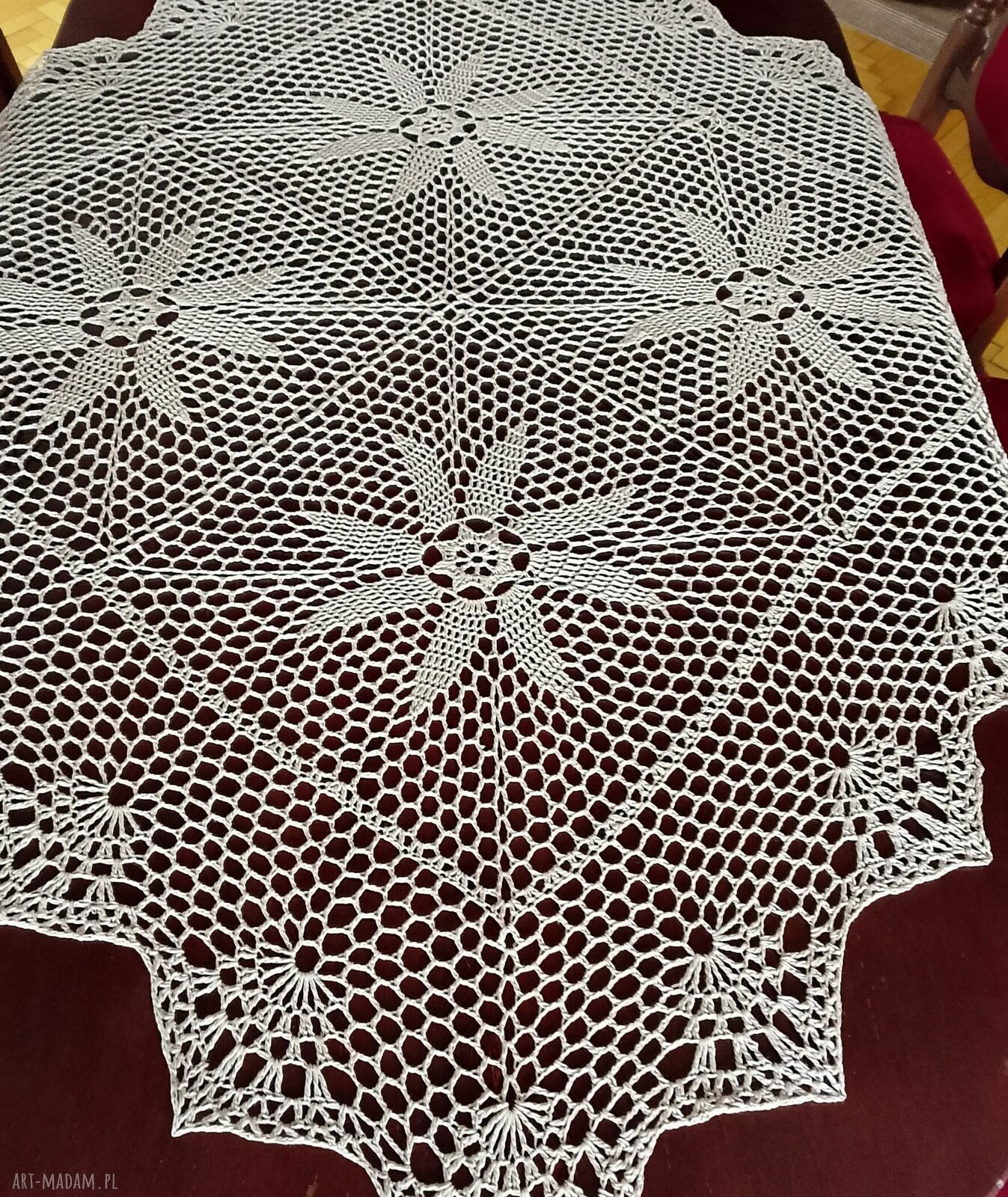 Beżowy obrus 120x120 cm z bawełny 100% - koronkowa siateczka vintage, ręczne wykonanie
