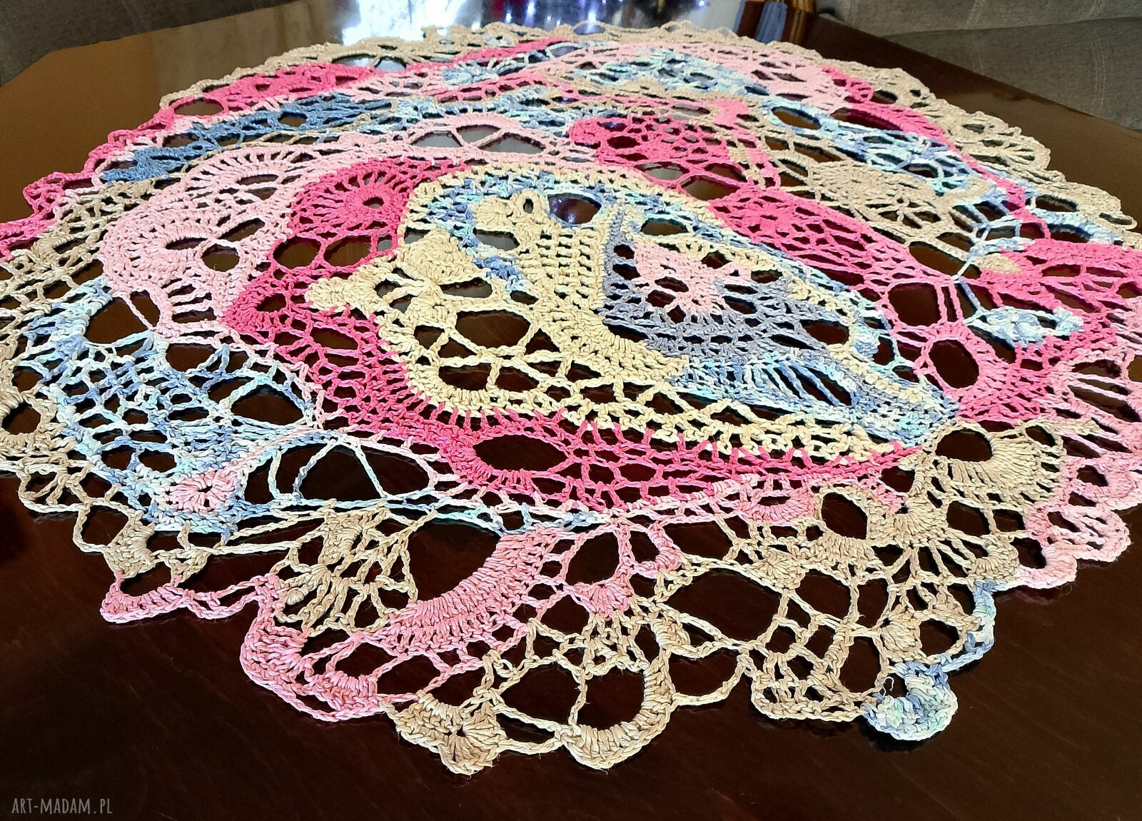 Obrus Freeform - rękodzieło szydełkowe z bawełny 100% 75 x 78 cm