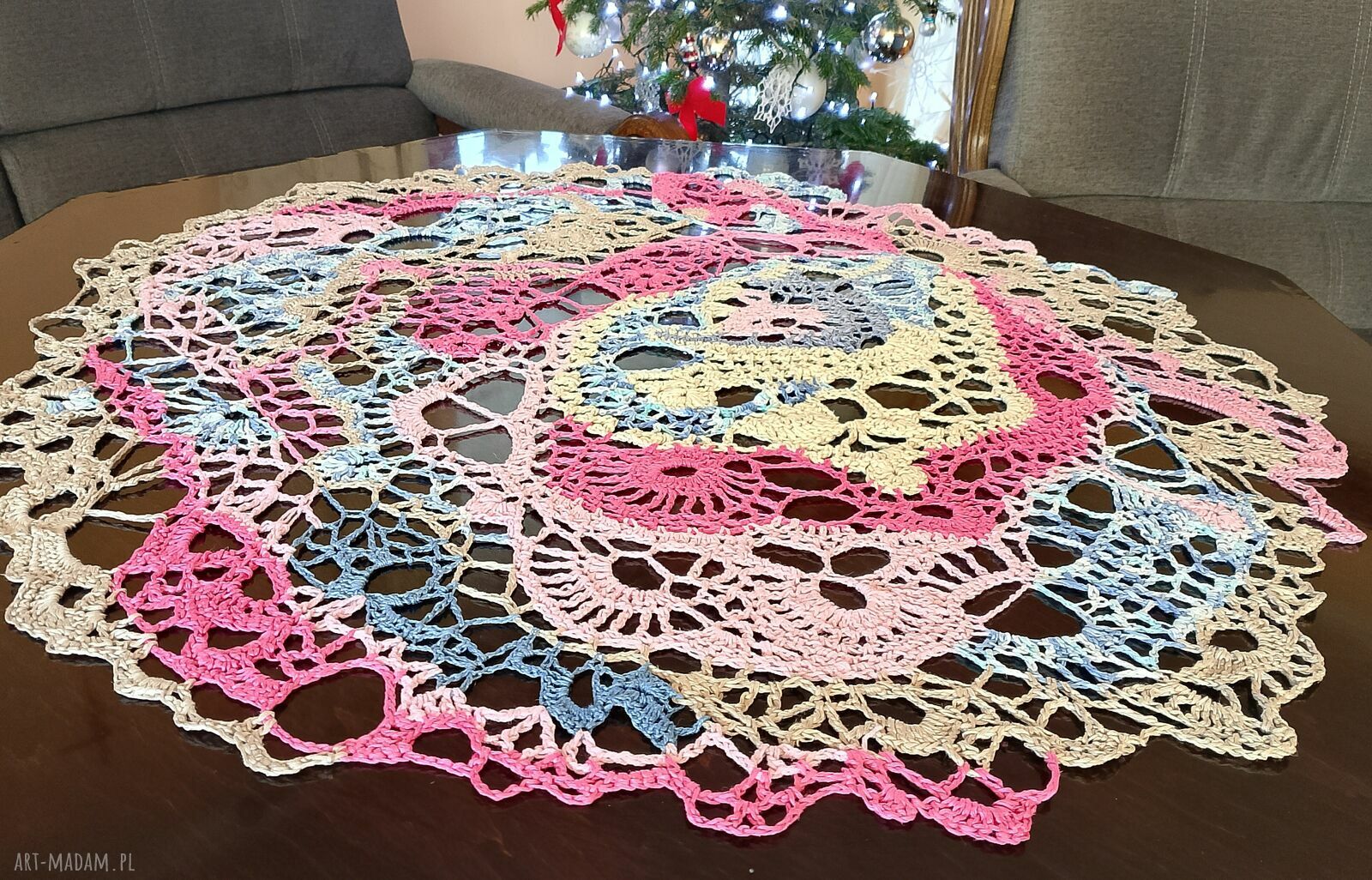 Obrus Freeform - rękodzieło szydełkowe z bawełny 100% (75 x 78 cm)