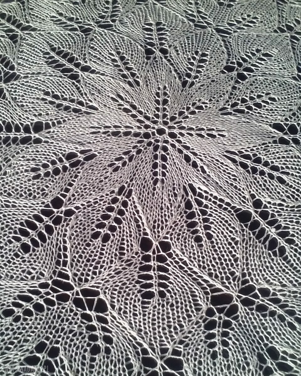 Obrus na drutach koronkowy - mlecznobiały, średnica 70 cm