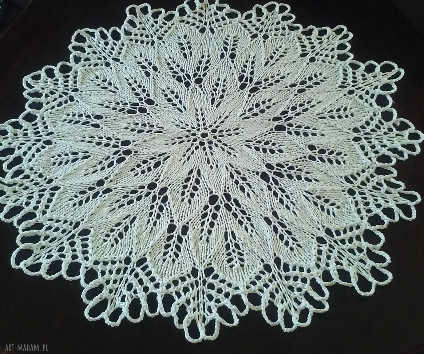 Biały obrus na drutach - okrągła koronkowa serweta 75 cm