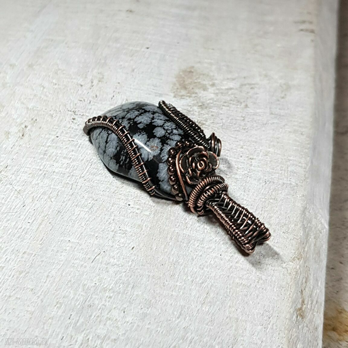 Obsydian śnieżny m241 - miedziany wisiorek wire-wrapping