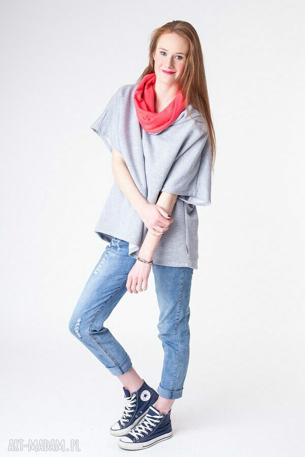 Obszerna bluza narzutka typu oversize