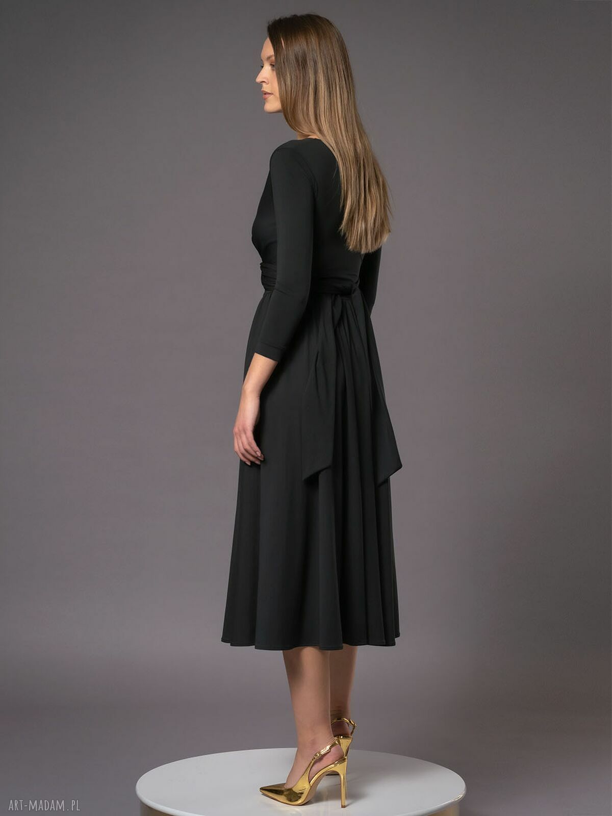 Oceana Black - wielofunkcyjna czarna sukienka handmade z kopertowym wiązaniem