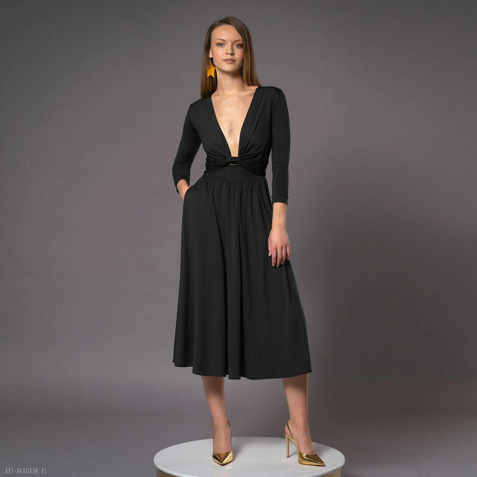 Oceana Black - wielofunkcyjna czarna sukienka handmade z kopertowym wiązaniem