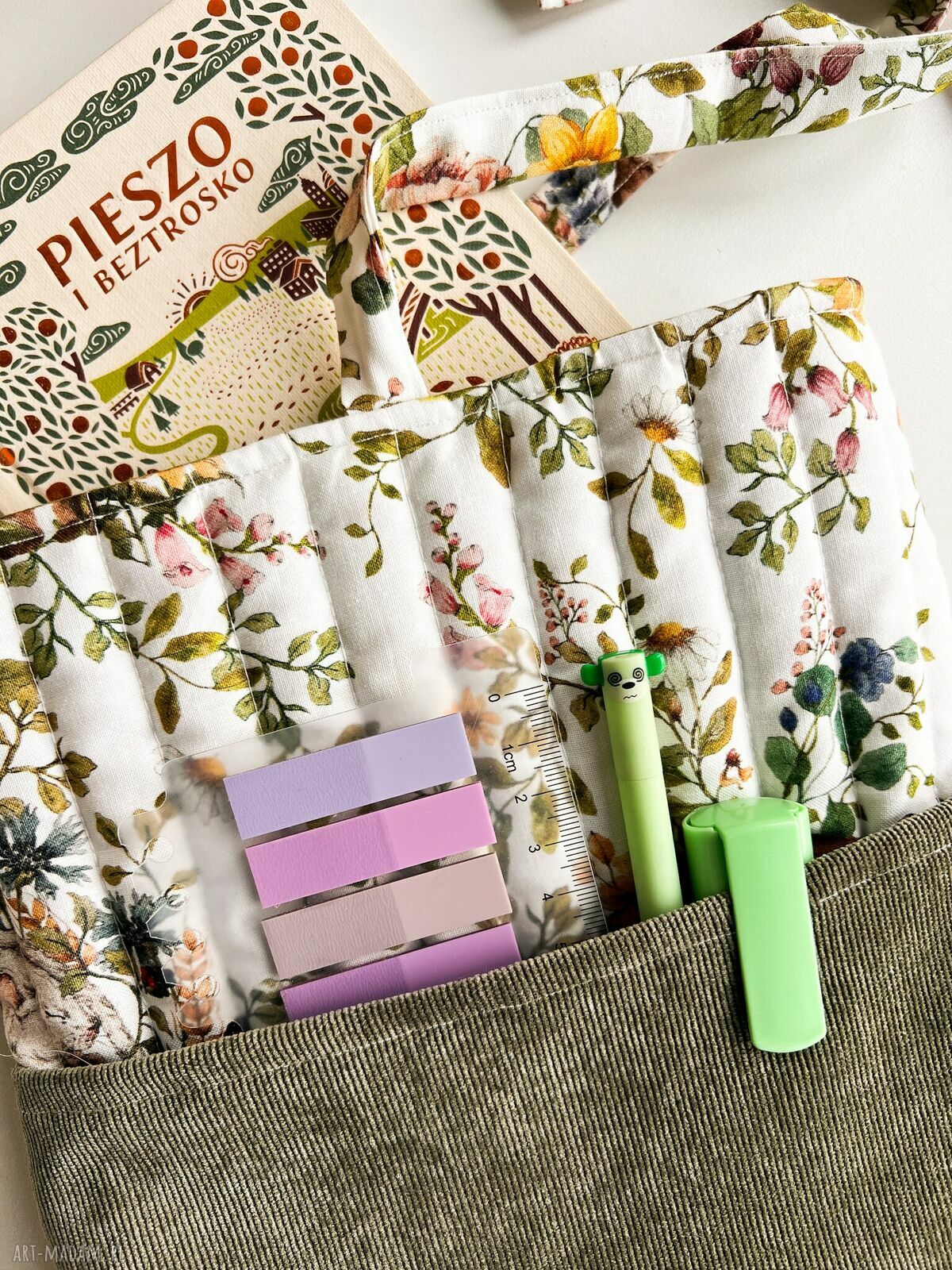 Etui na książkę Cozy reading - pokrowiec z haftem „Books & coffee”