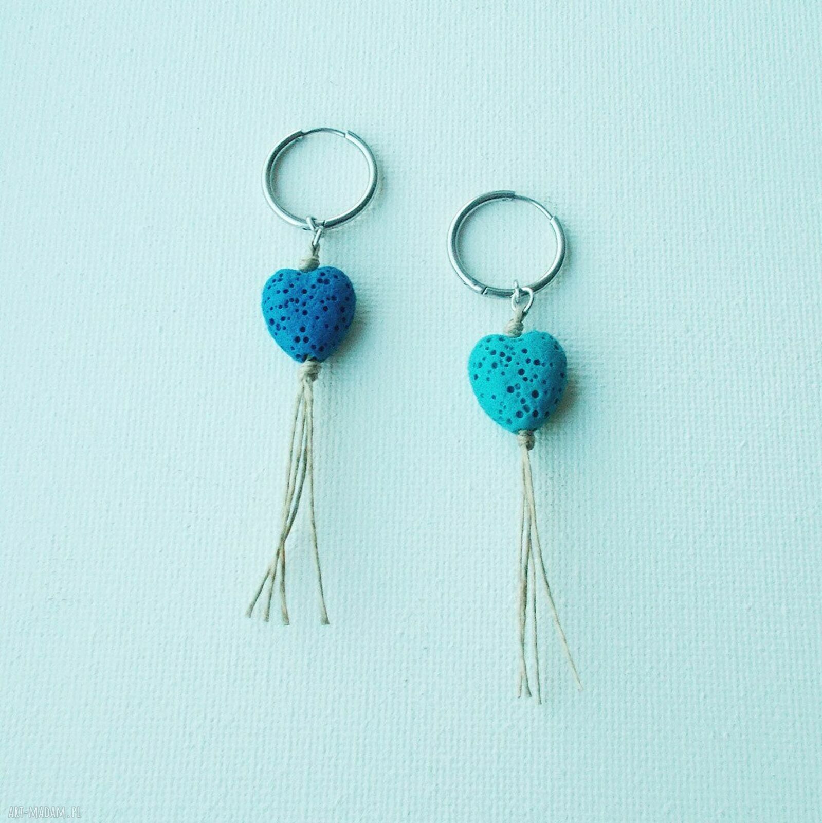 Kolczyki niebieskie serca z lawy wulkanicznej i lnu - lekkie, romantyczne handmade