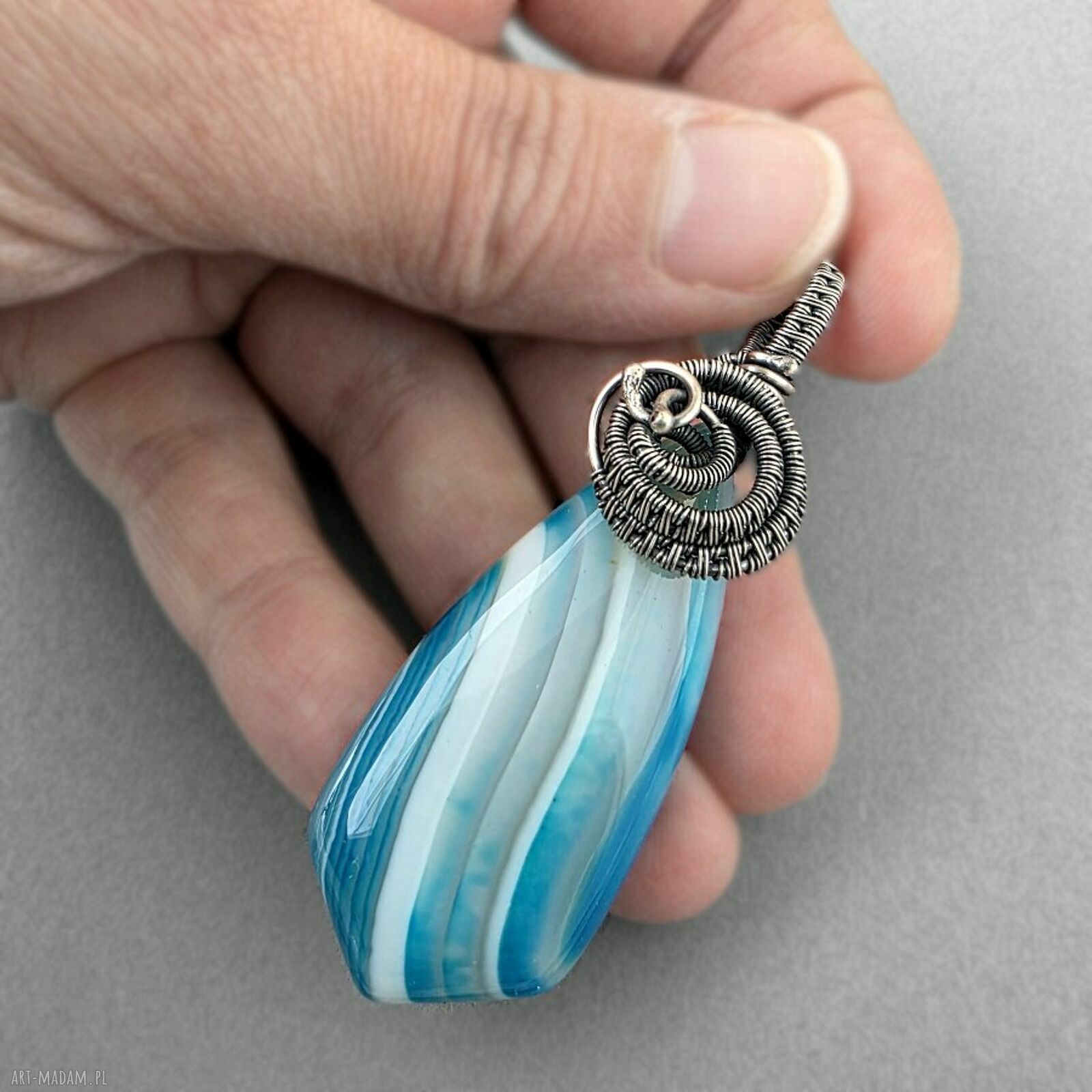 Oema - mistyczny talizman z błękitnego agatu w oksydowanym srebrze (wire wrapping)