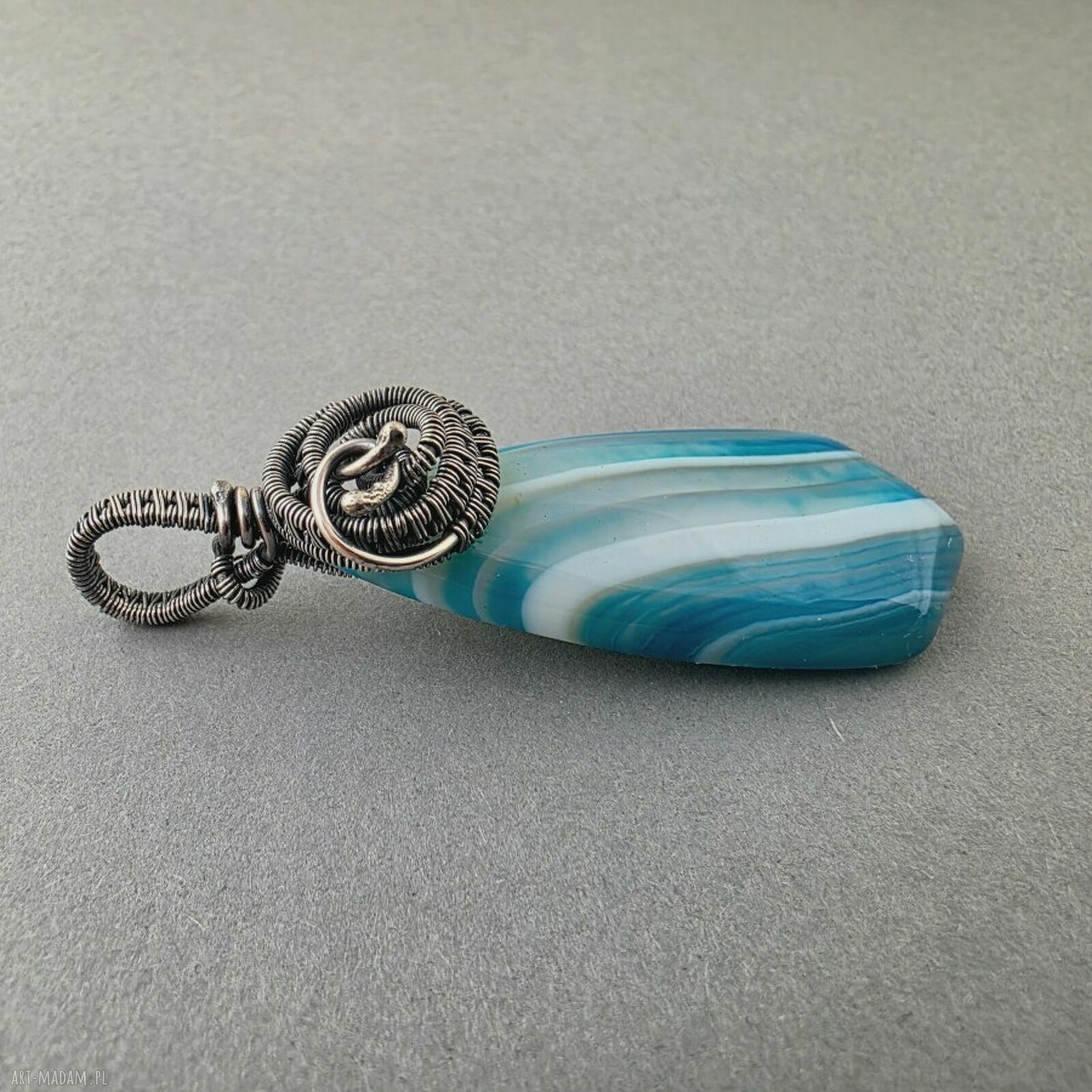 Oema - mistyczny talizman z błękitnego agatu w oksydowanym srebrze (wire wrapping)