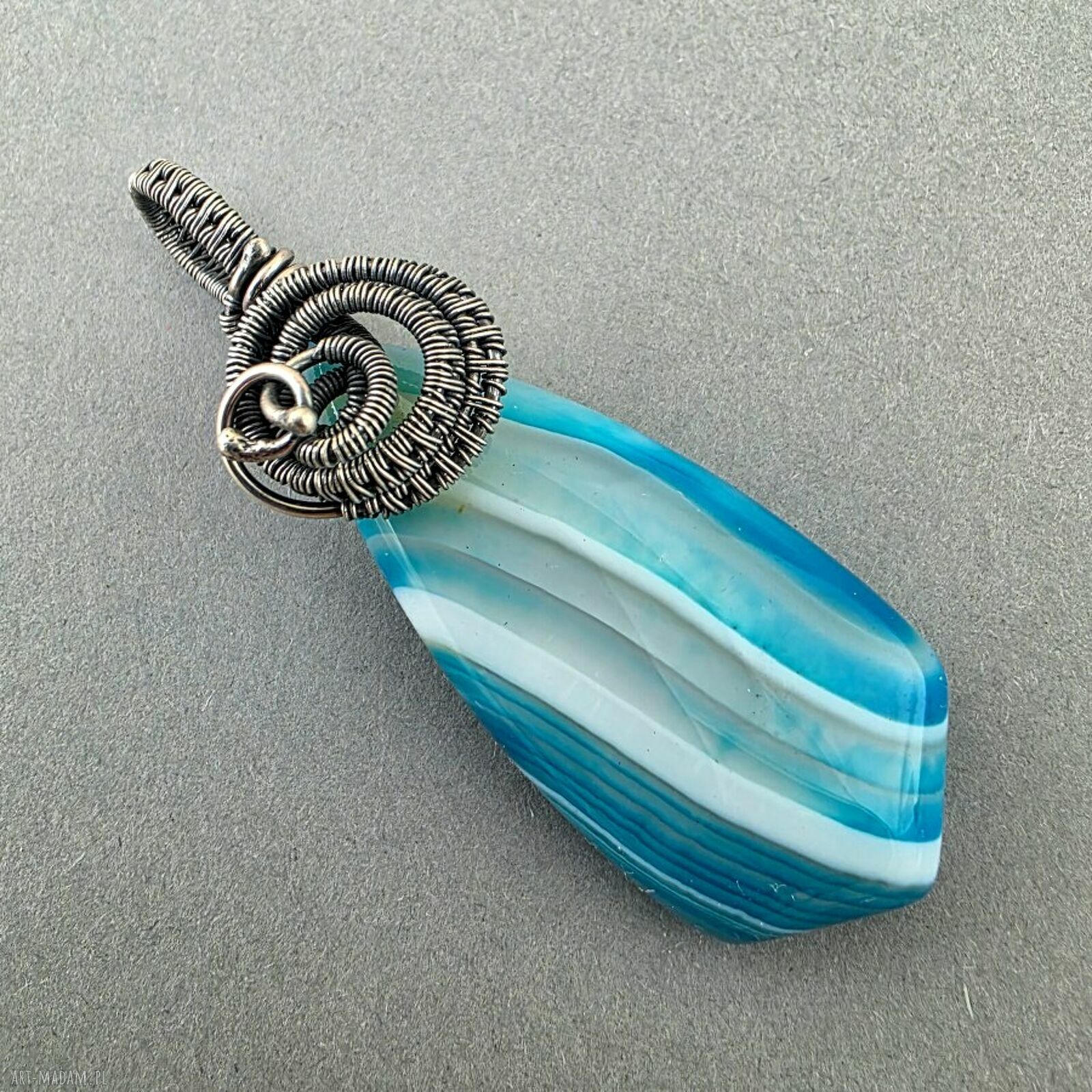 Oema - mistyczny talizman z błękitnego agatu w oksydowanym srebrze (wire wrapping)