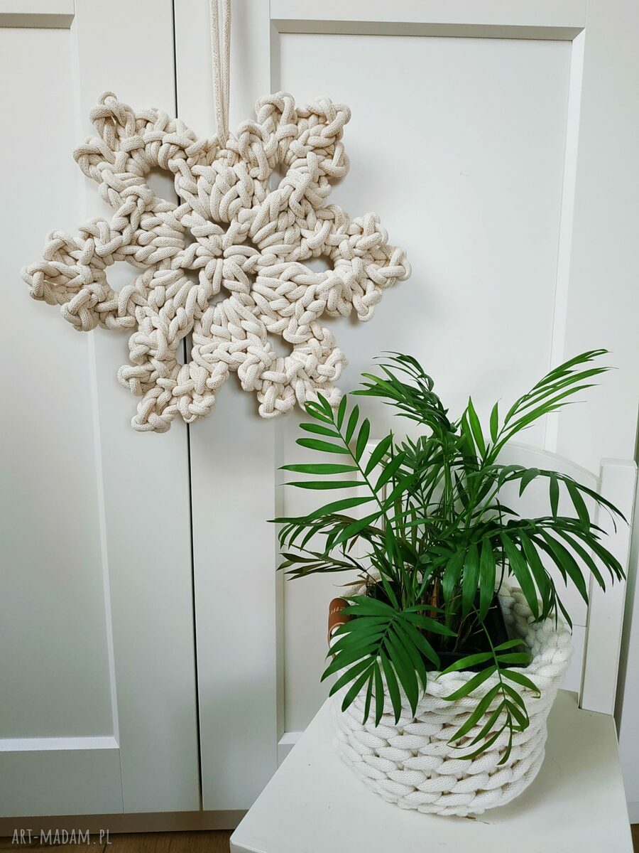 Ogromna śnieżynka 38 cm na szydełku - zawieszka na kominek, okno i drzwi