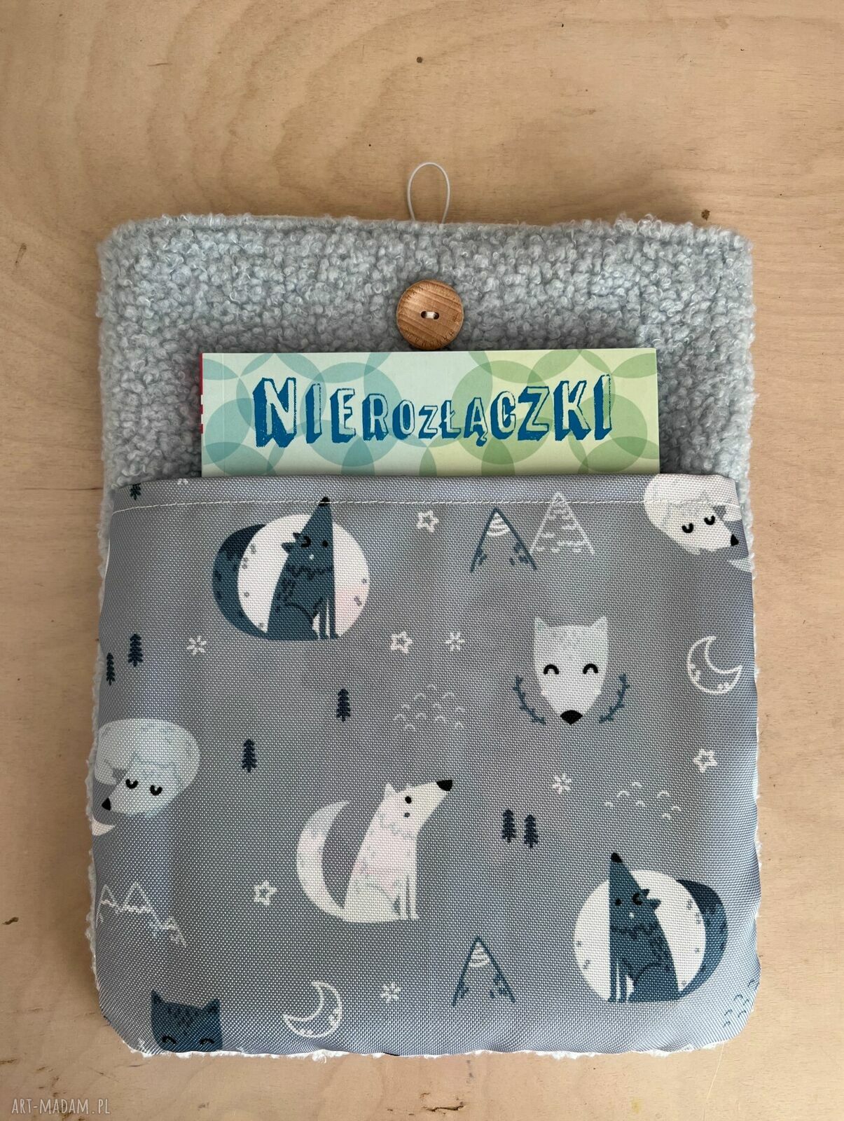 Miękka okładka na książkę lub tablet dla dziecka z motywem wilków