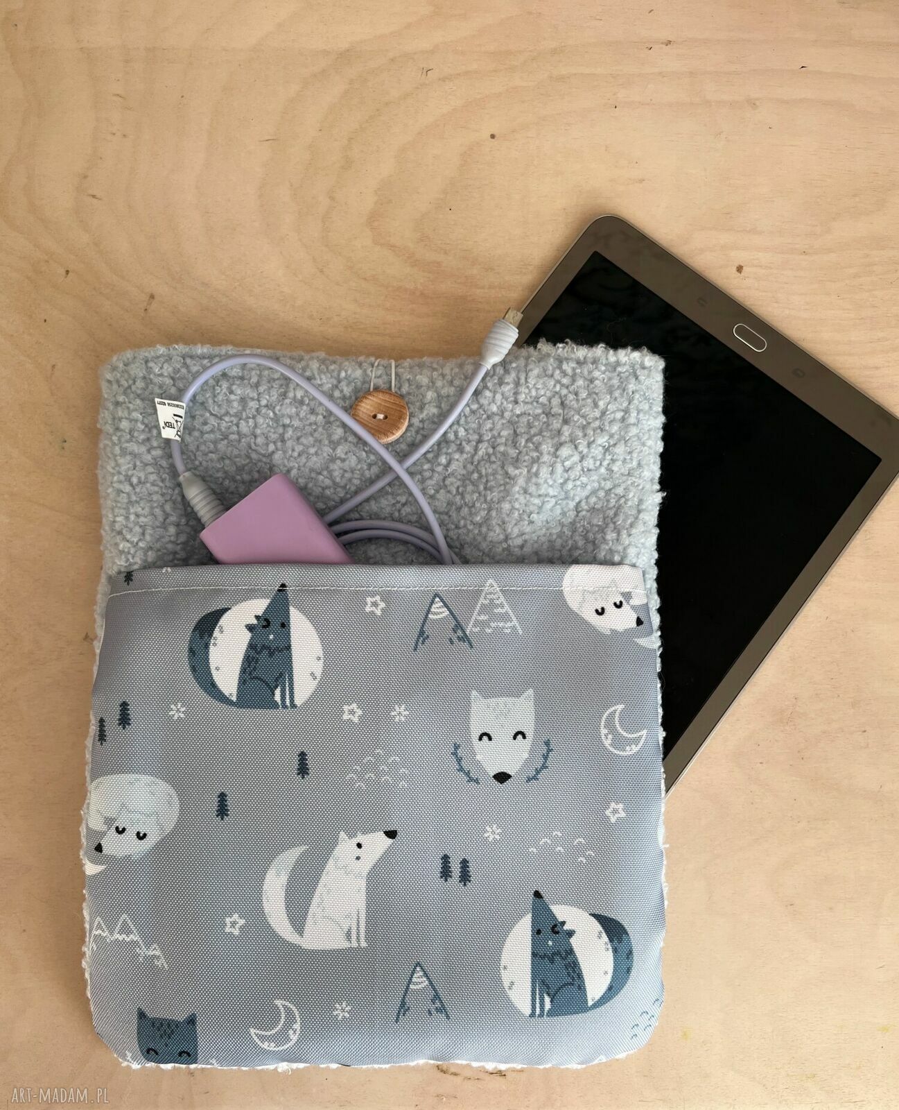 Miękka okładka na książkę lub tablet dla dziecka z motywem wilków