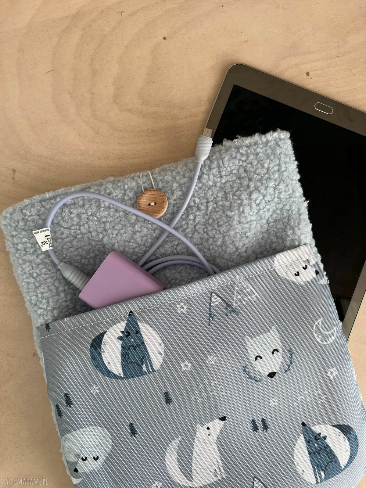 Miękka okładka na książkę lub tablet dla dziecka z motywem wilków