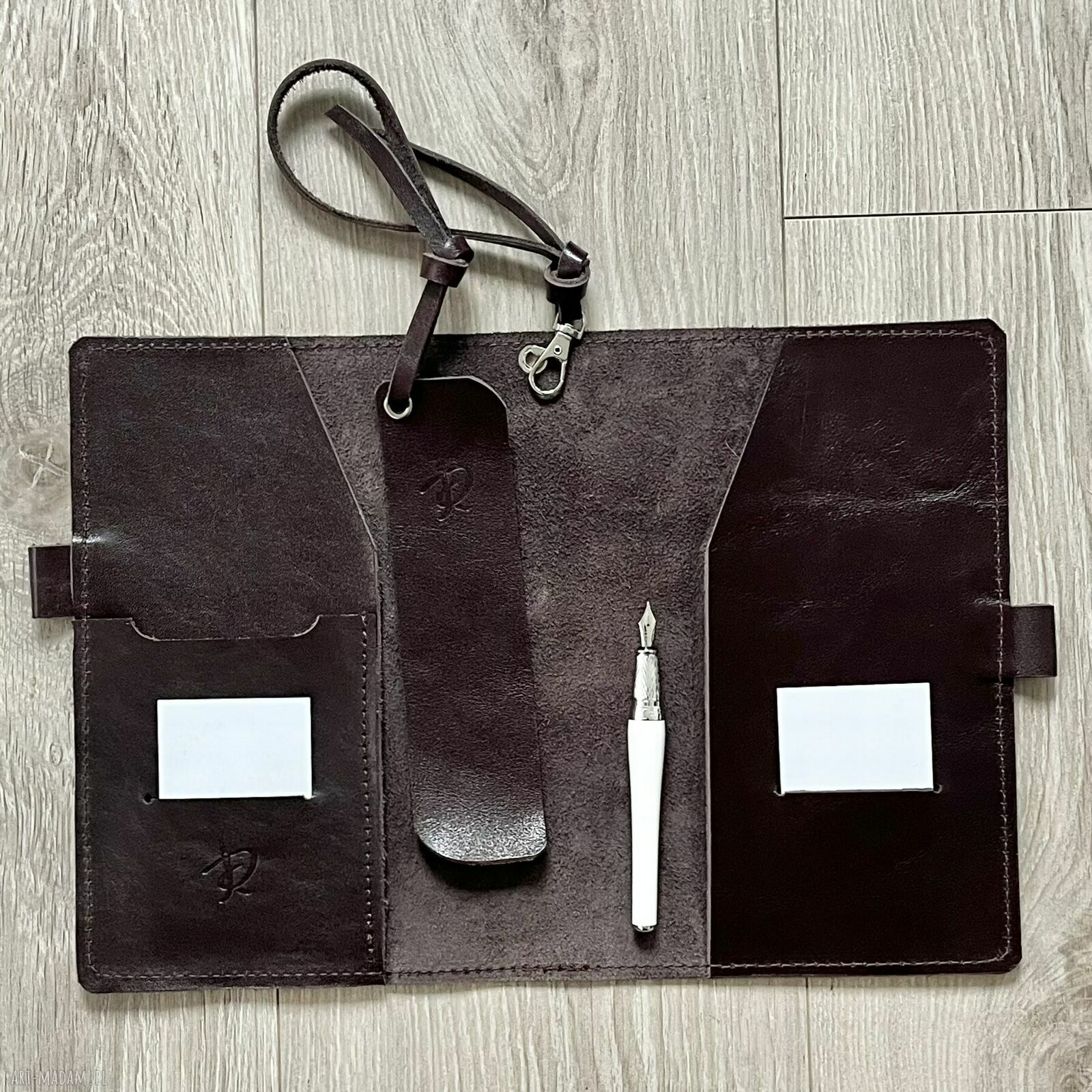 notesy: Okładka skórzana na zeszyt formatu A5 brązowa lico z połyskiem. Hand Made