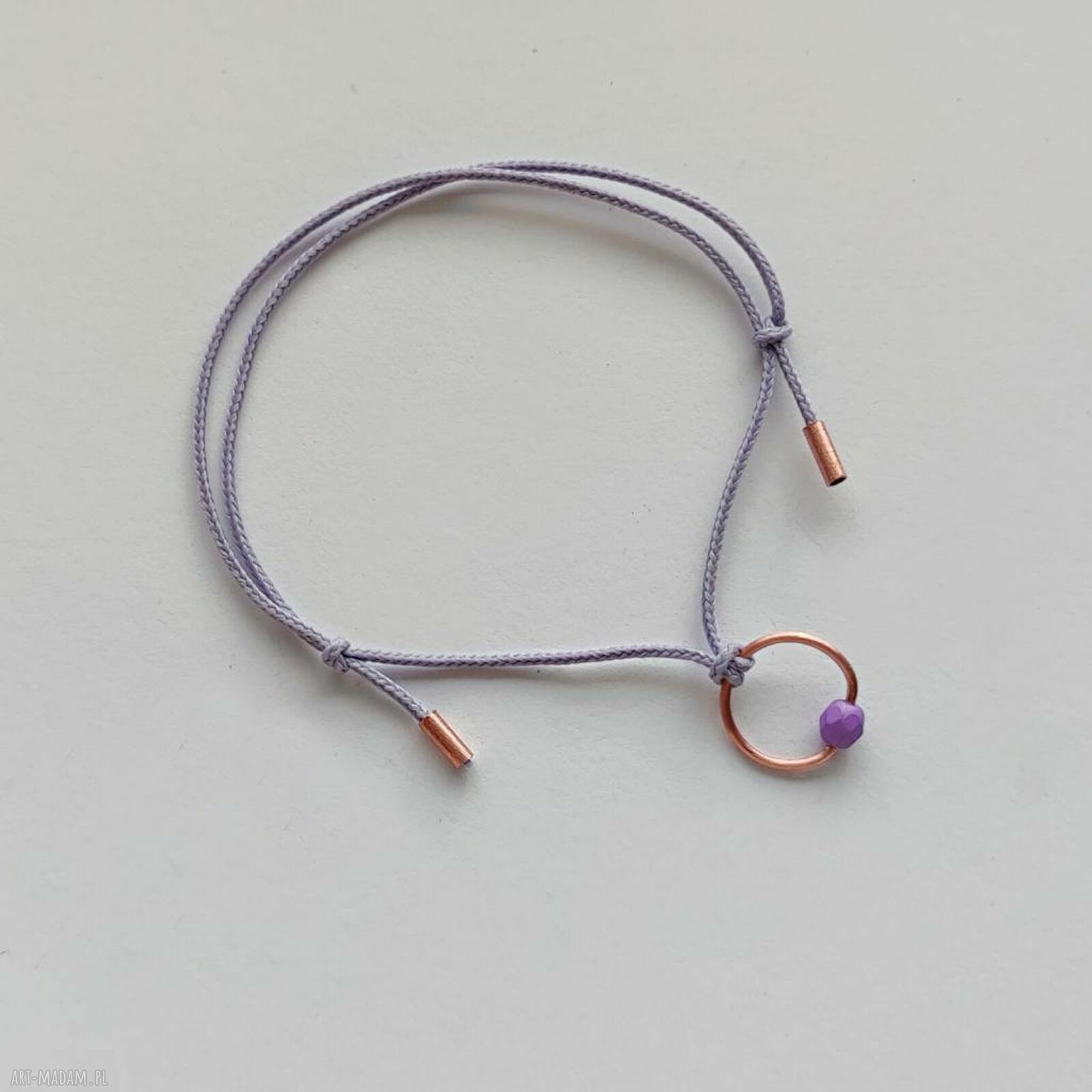 Okrągła bransoletka z zmatowionej miedzi i fioletowych koralików czeskich