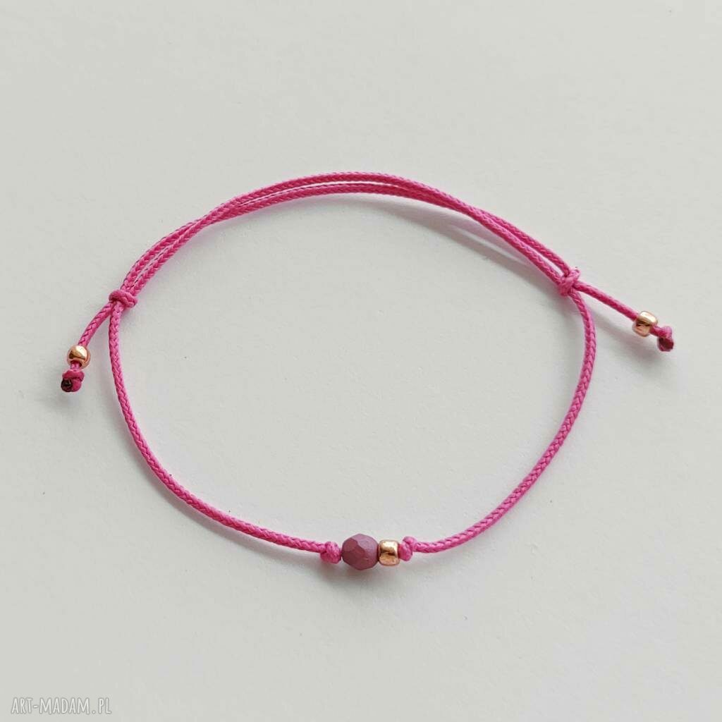 Różowa okrągła bransoletka sznurkowa z koralikami czeskimi i szklanymi - handmade
