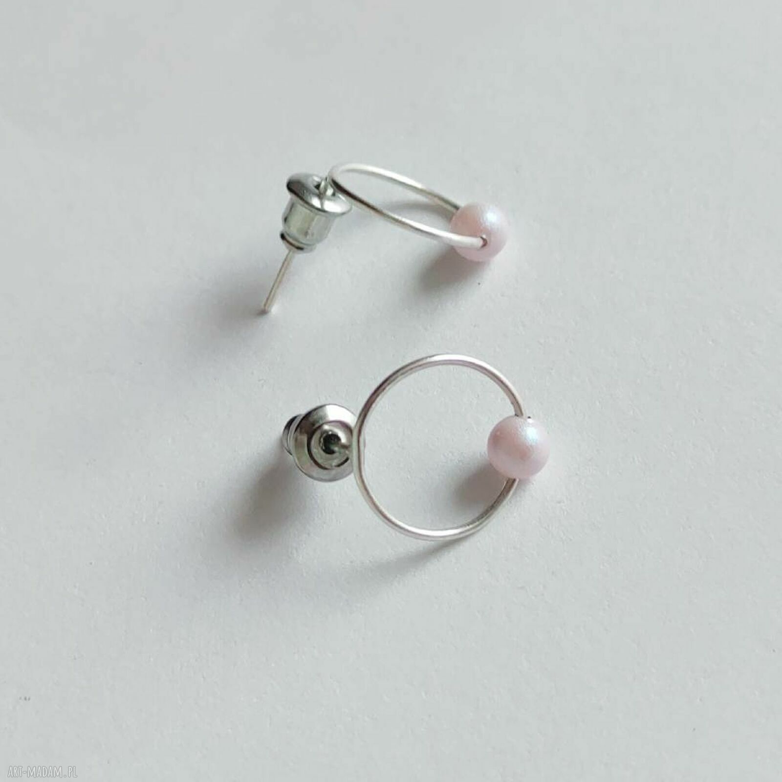 Okrągłe kolczyki ze srebra z perłą Swarovski