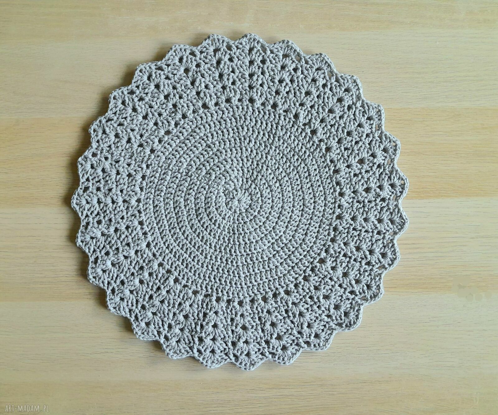 Szara okrągła serwetka handmade ze sznurka bawełnianego ok. 40 cm