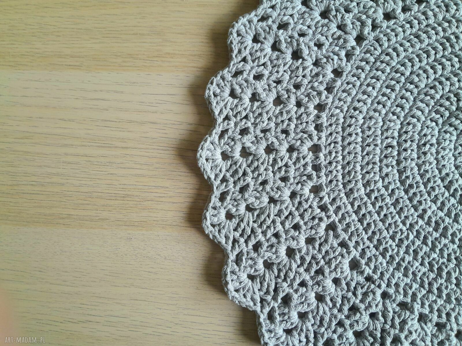 Szara okrągła serwetka handmade ze sznurka bawełnianego (ok. 40 cm)