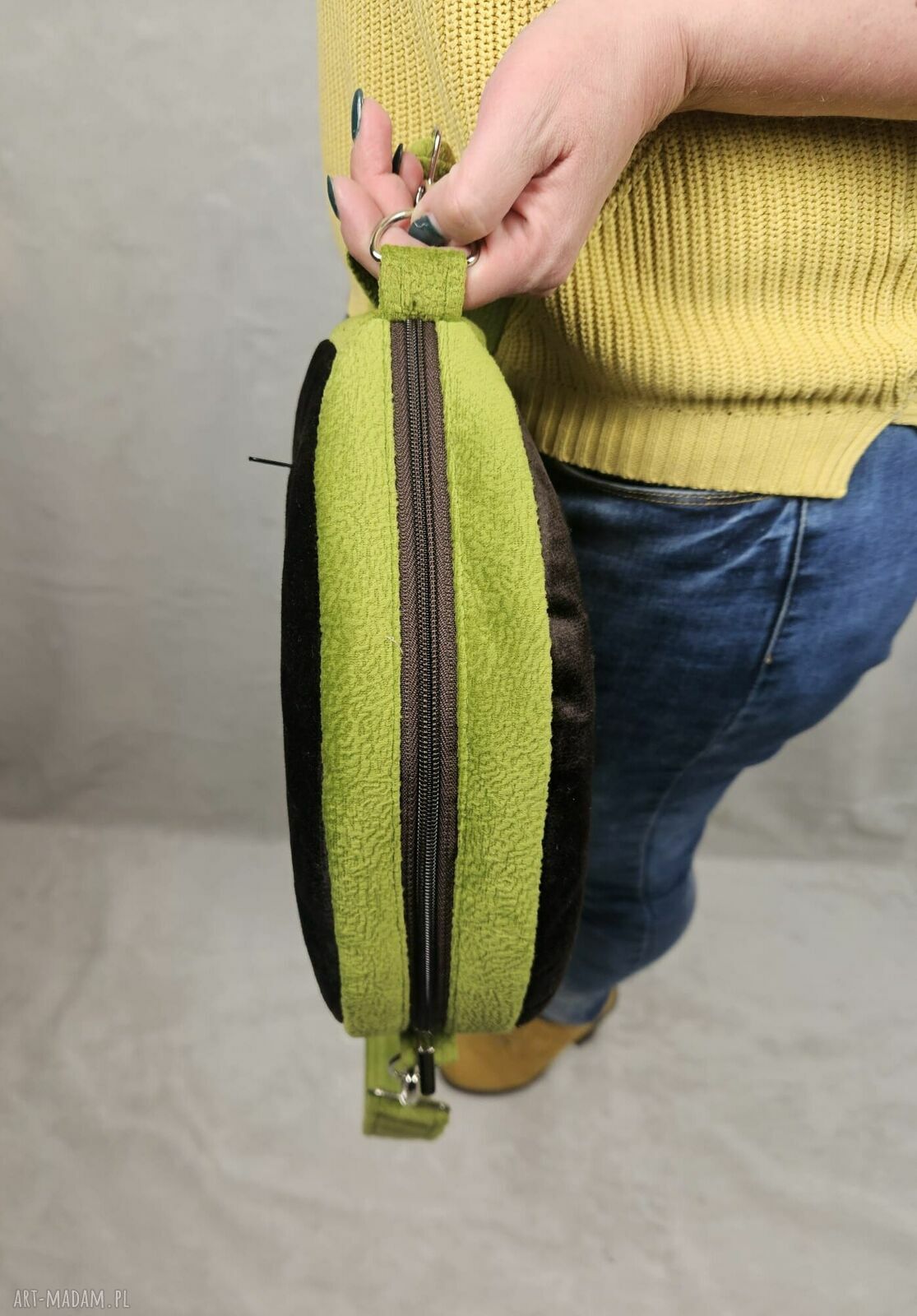 Okrągła torba MONSTERA - limonka i czekolada, skóra naturalna (na ramię / crossbody)