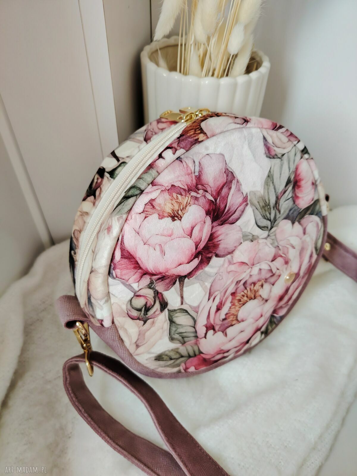 Okrągła torebka z weluru - różowe piwonie (handmade)