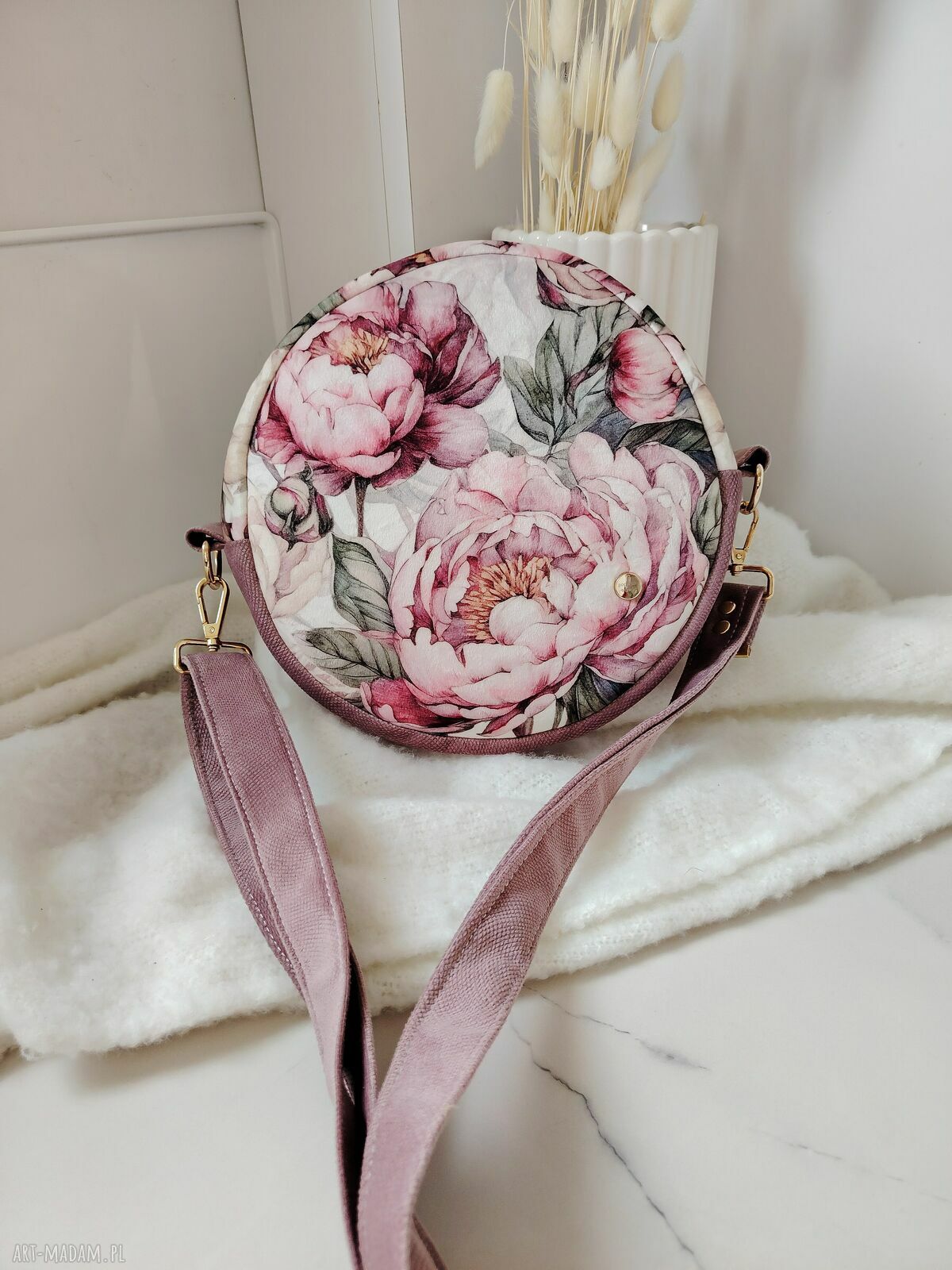 Okrągła torebka z weluru - różowe piwonie (handmade)