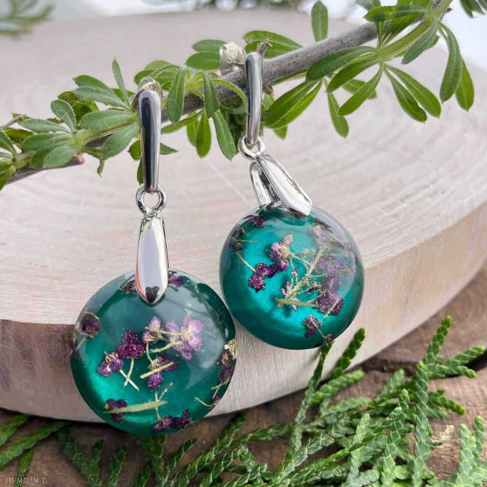 Okrągłe kolczyki z suszonymi kwiatami w żywicy - Herbarium Jewelry k252