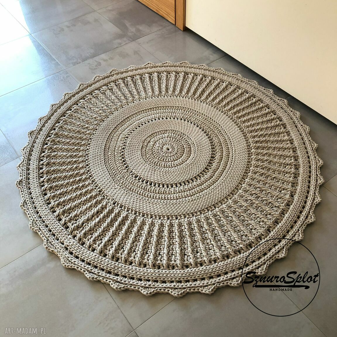 Okrągły dywan ze sznurka bawełnianego 140 cm - szydełkowy handmade