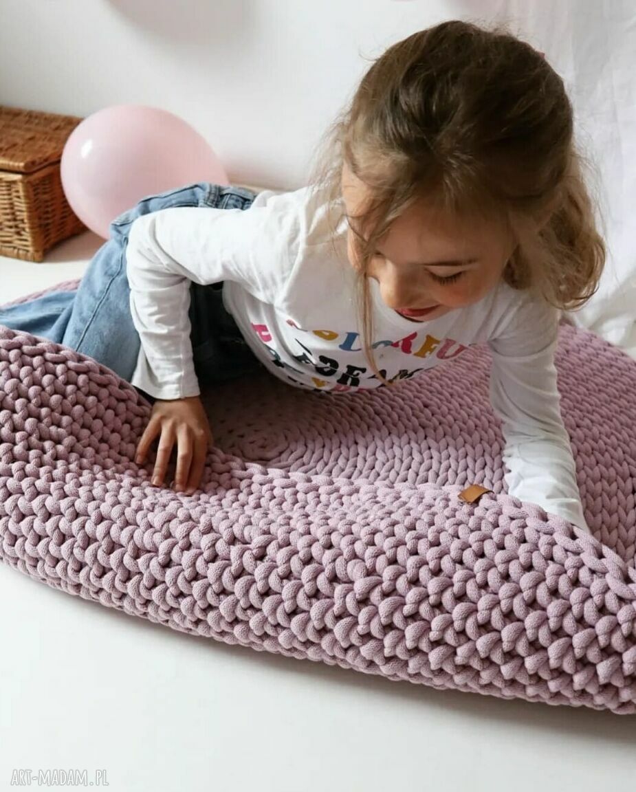 Okrągły gruby dywan 120 cm w brudnym różu - mata do zabawy w stylu skandynawskim