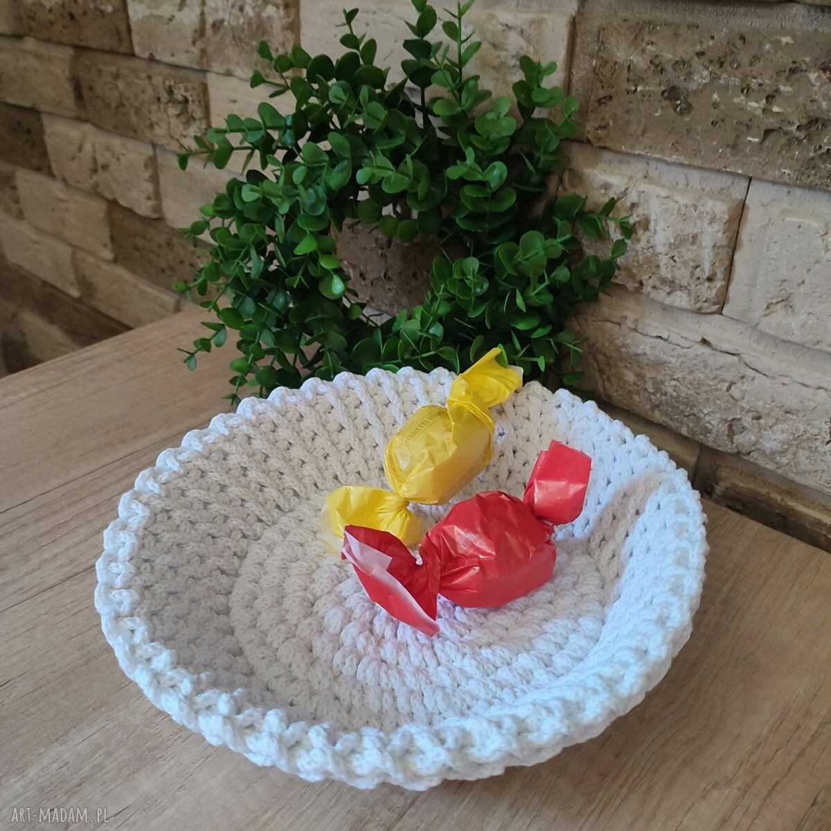Ręcznie robiony koszyk okrągły ze sznurka 17x7 cm (biały) do kuchni i jadalni