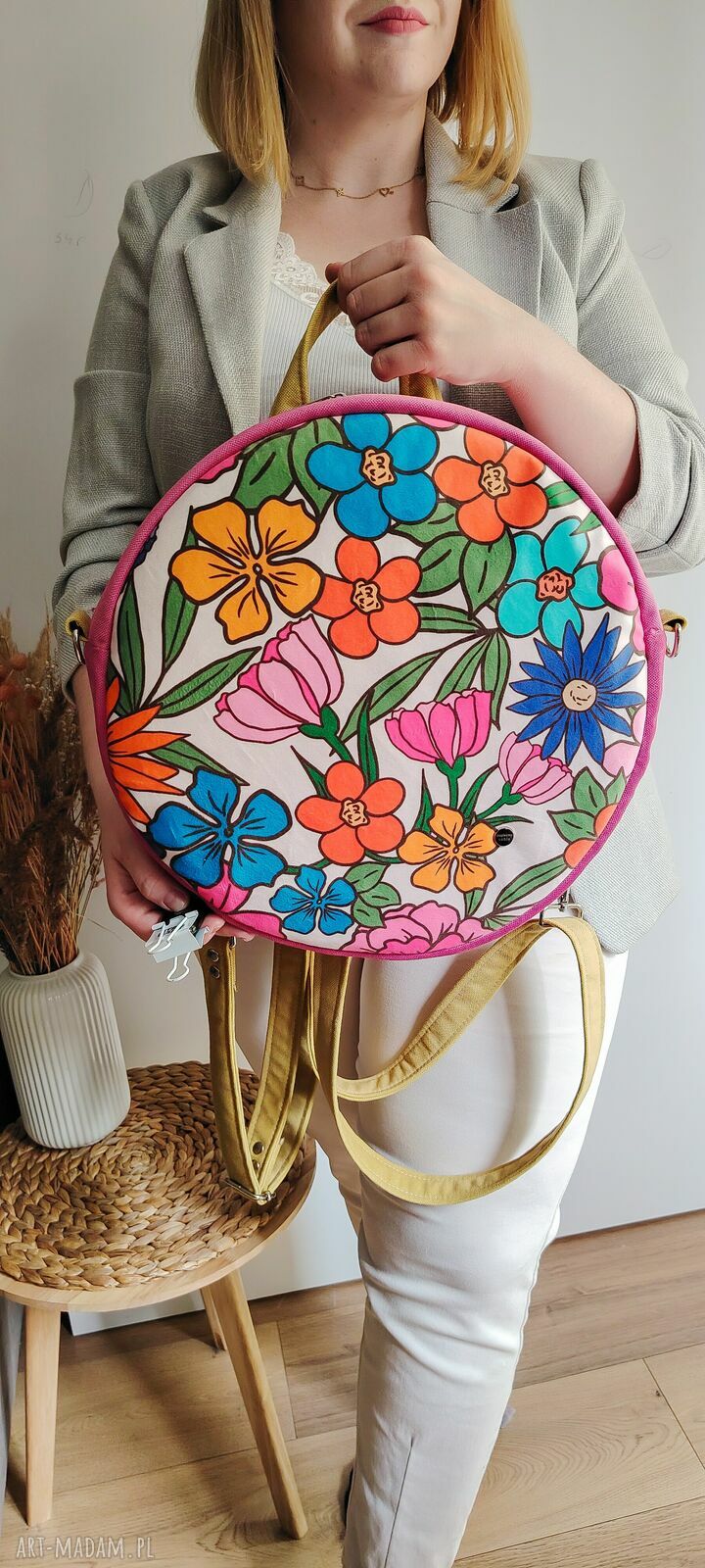 Plecak Okrągły Colorful - w kwiaty, pojemny i wygodny 2w1