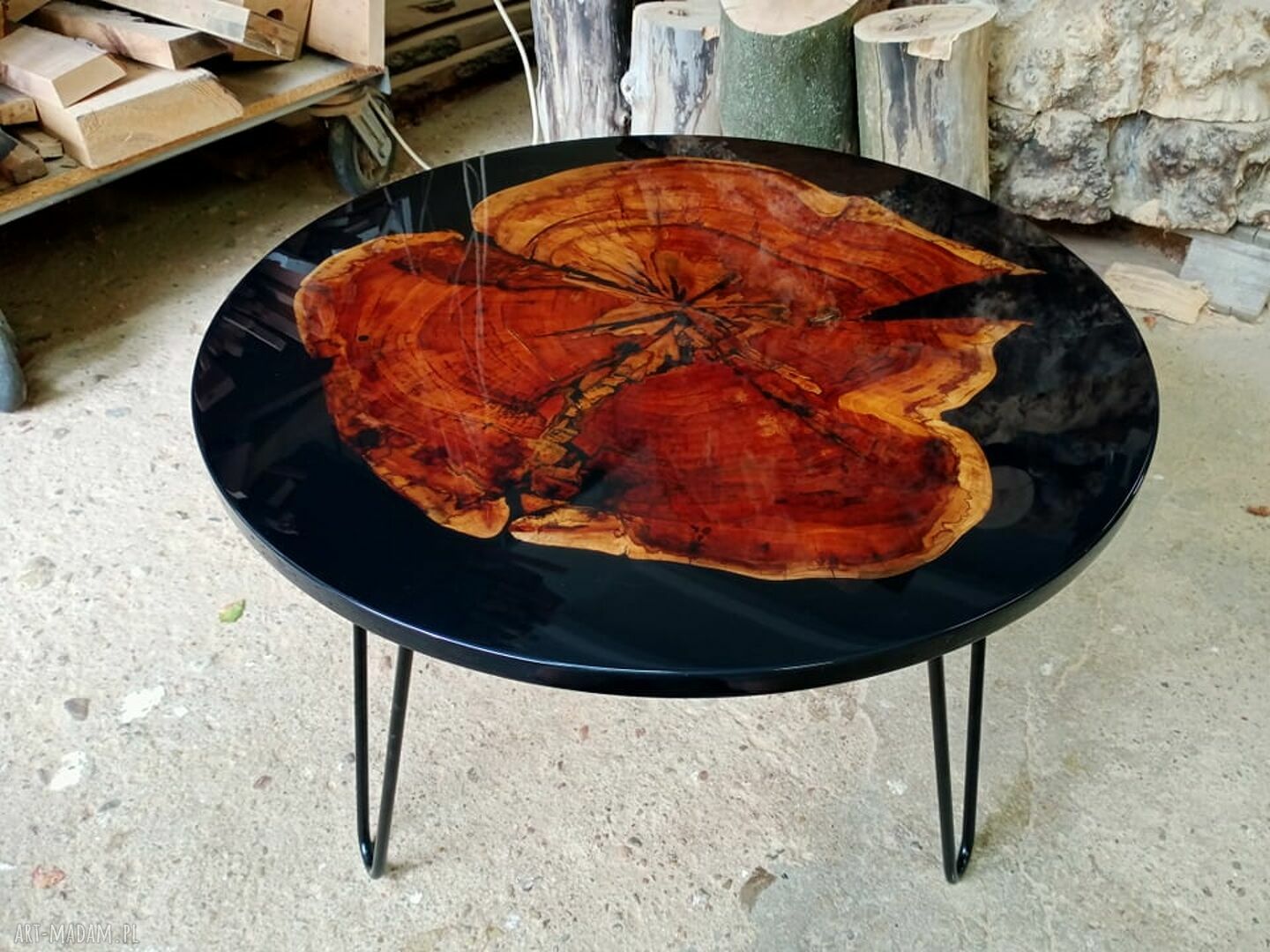 Okrągły stolik kawowy z żywicą i plastrem platanu (Ø60 cm)