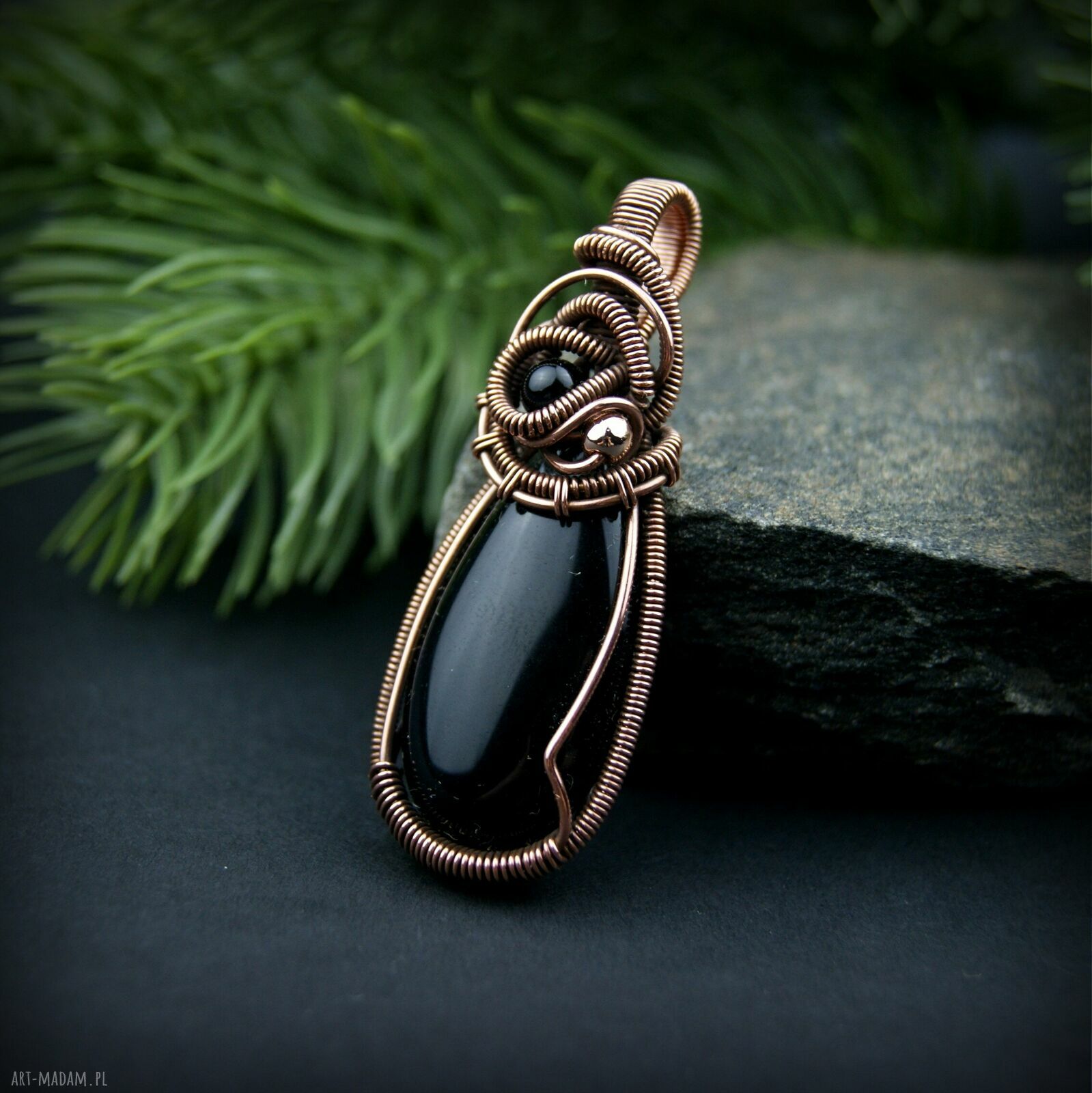 Wisiorek z onyksem - miedziany wire wrapping i hematyt