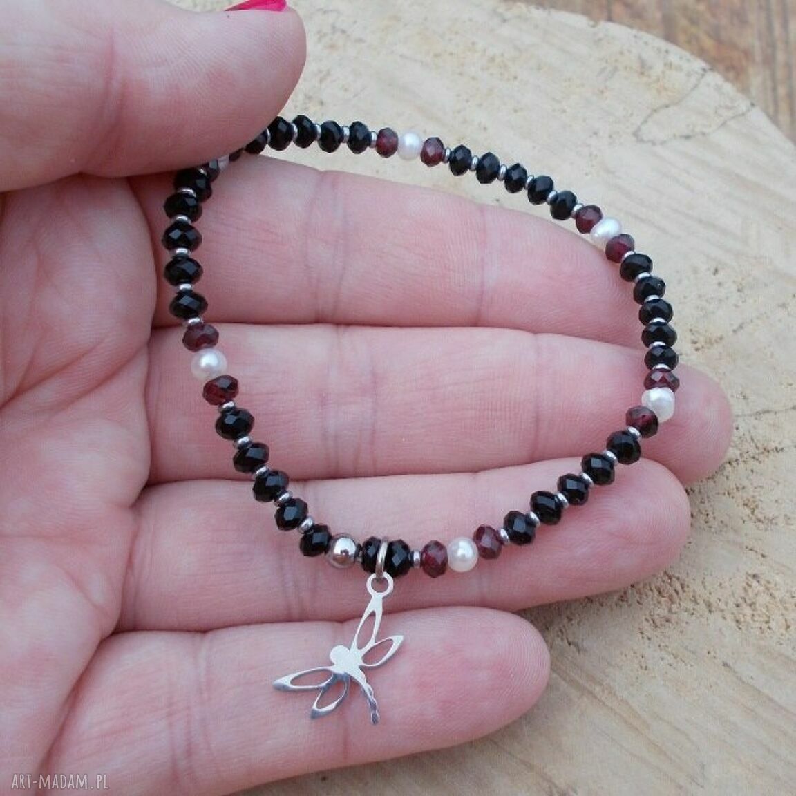 Onyksowa bransoletka z granatem i perłami na gumce JewelsbyAT