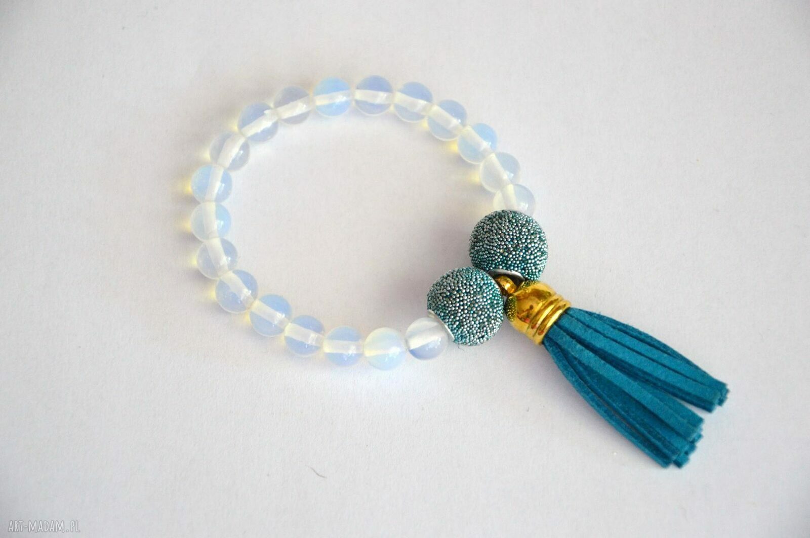 Opal w niebieskim chwostem