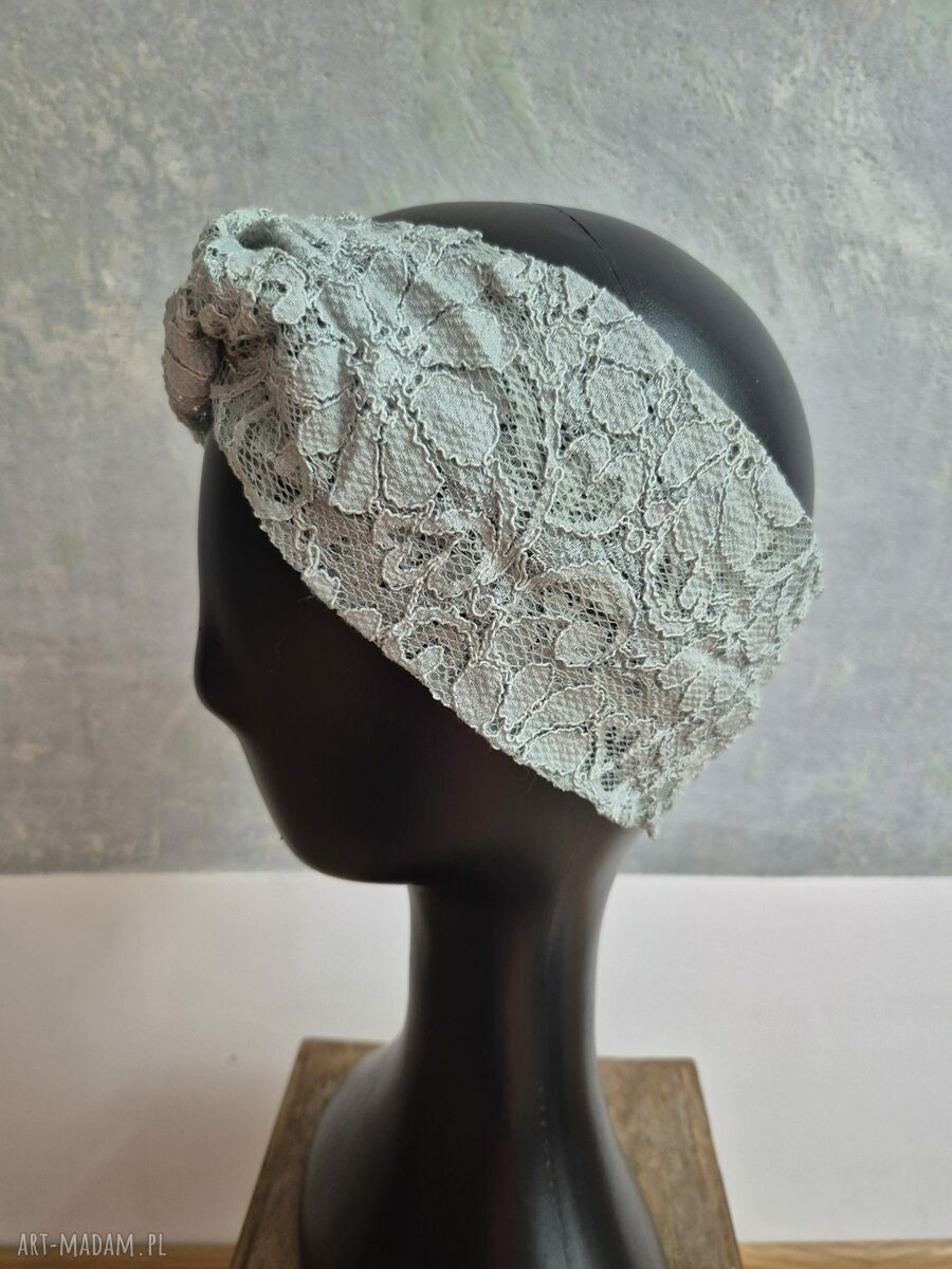 Opaska koronkowa blado-niebieska one size 57-58 cm - miękka i podwójna