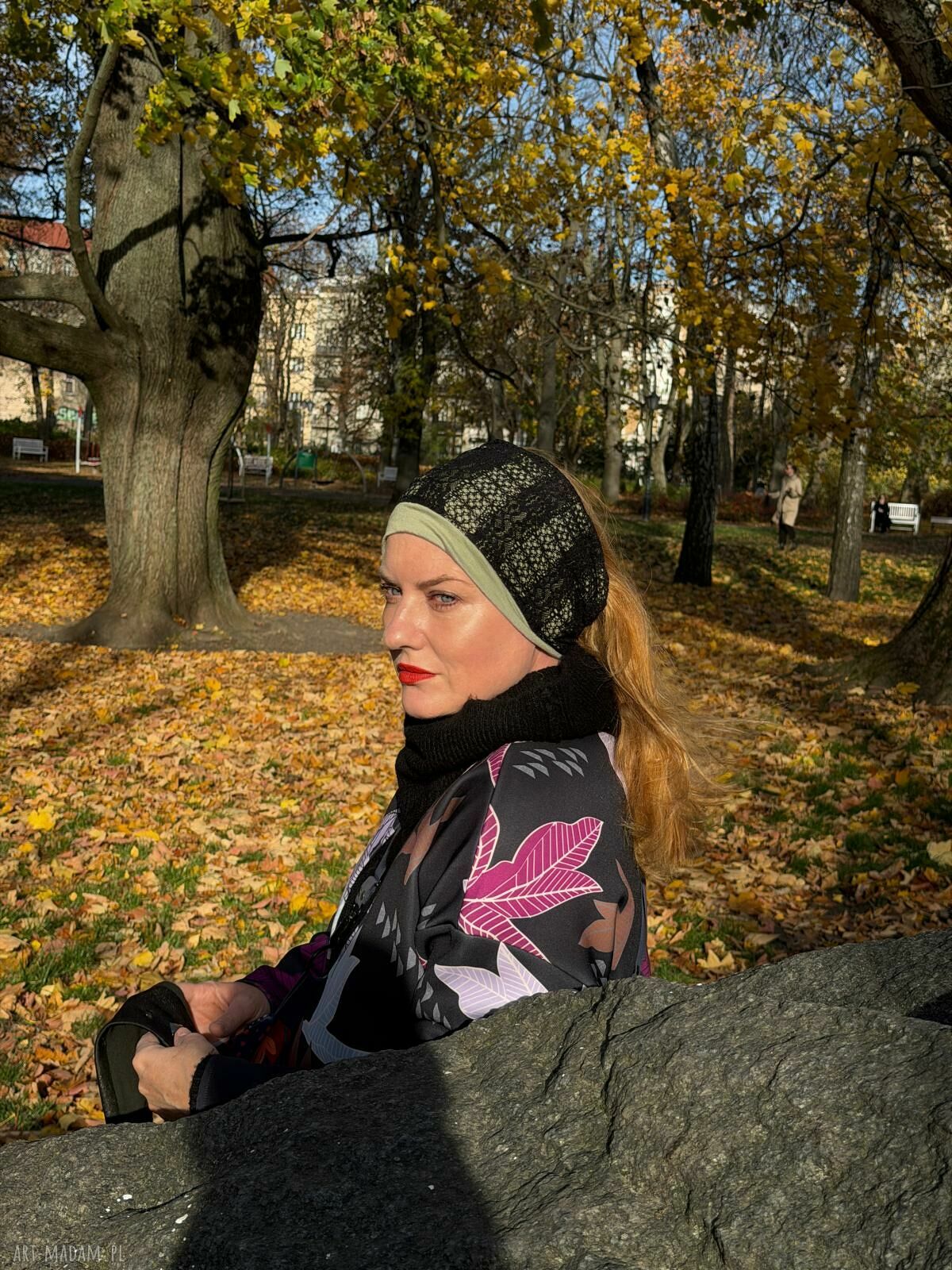 Czarna opaska koronkowa z oliwką - podwójna na co dzień