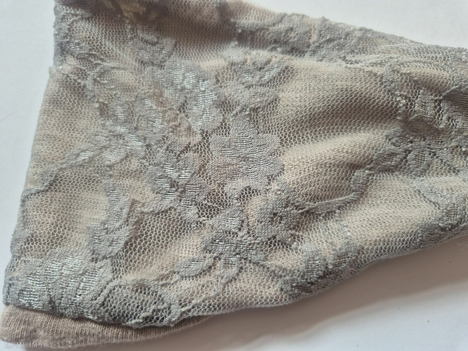 Opaska koronkowa Boho regulowana w odcieniach szarości i beżu - handmade