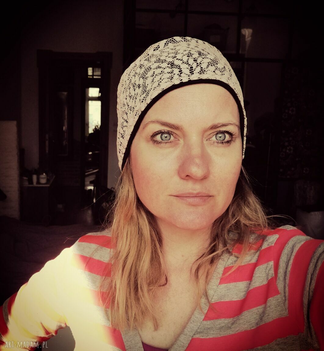 Opaska wiosenna koronkowa rozciągliwa - uniwersalna boho folk z frędzlami